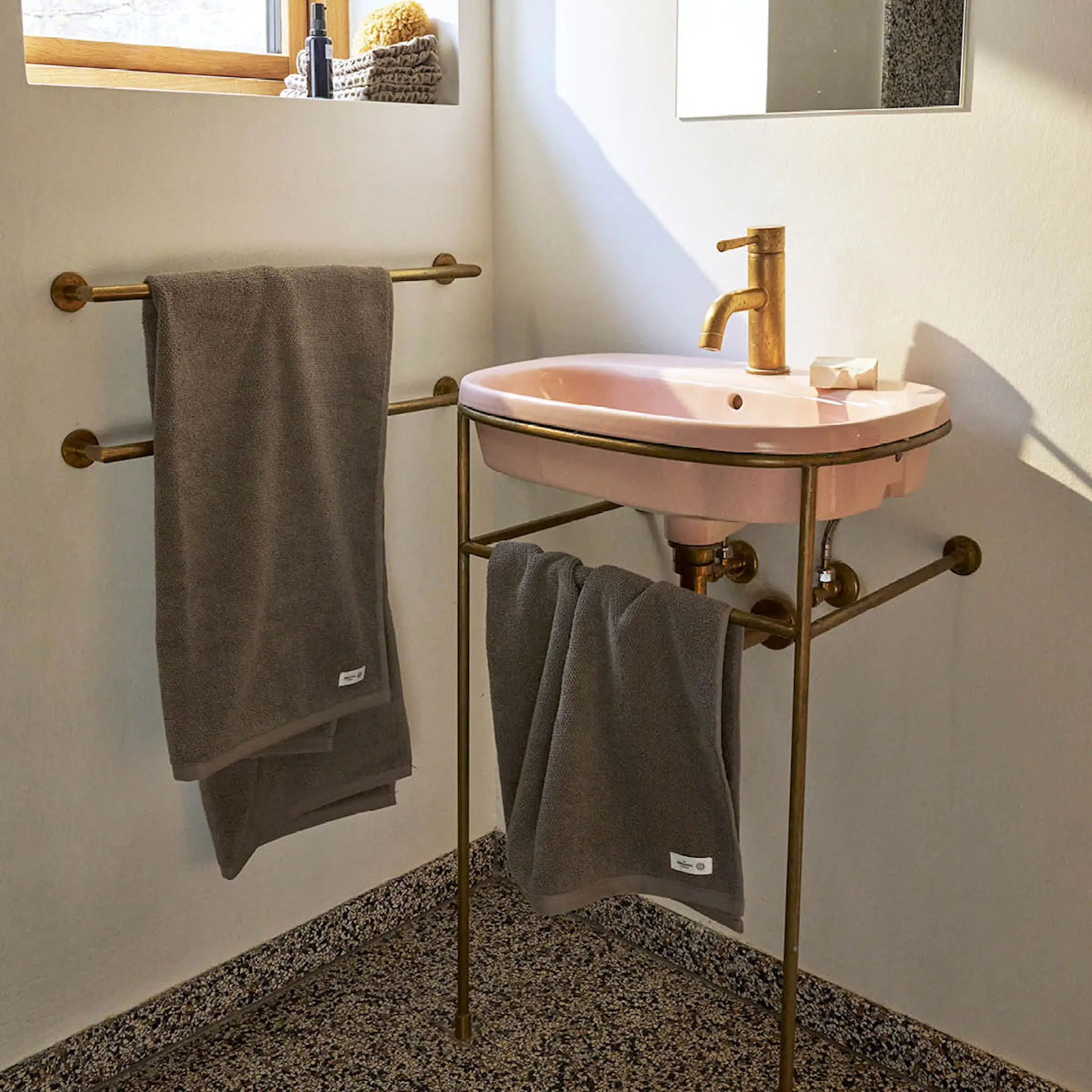 The Organic Company MILD lahjasetti, jossa pyyhe ja kylpypyyhe clay