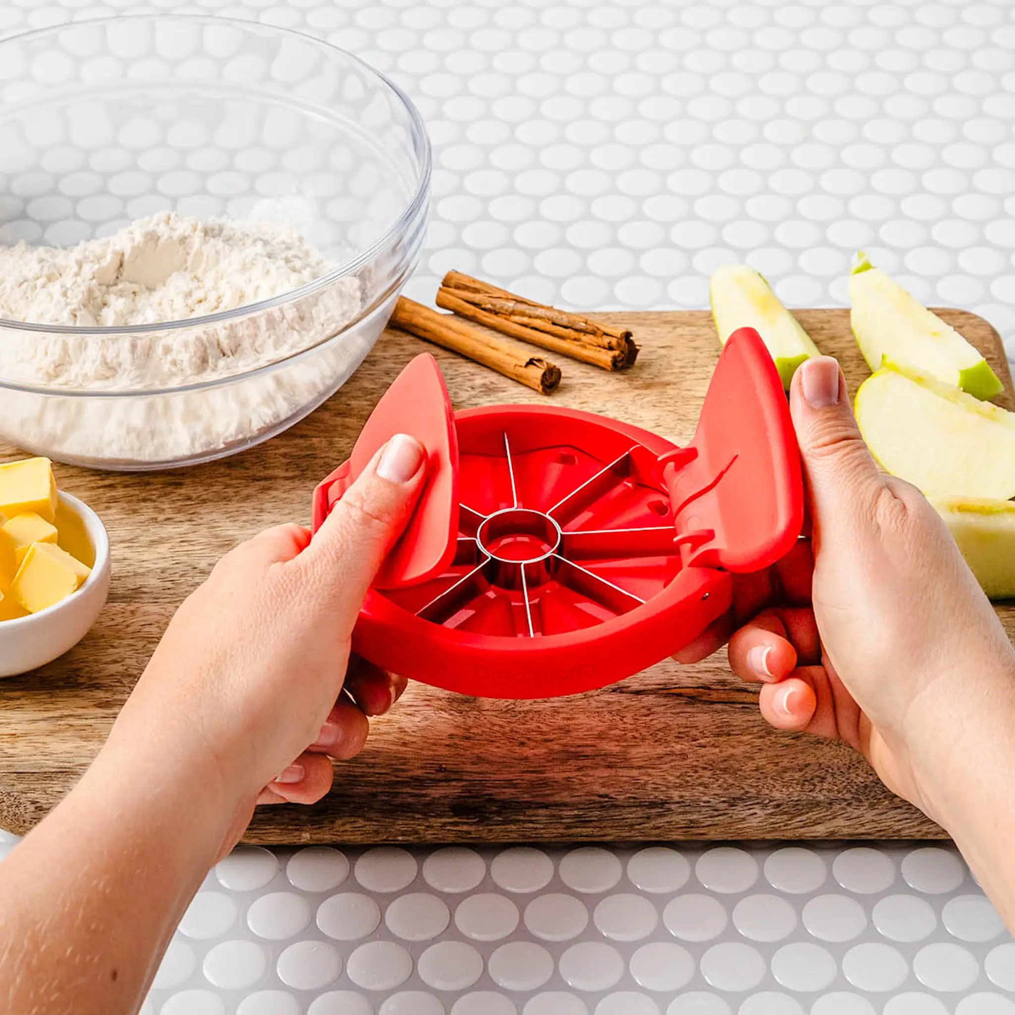 Dreamfarm Äppeldelare hopfällbar 22,7x12,5 cm röd