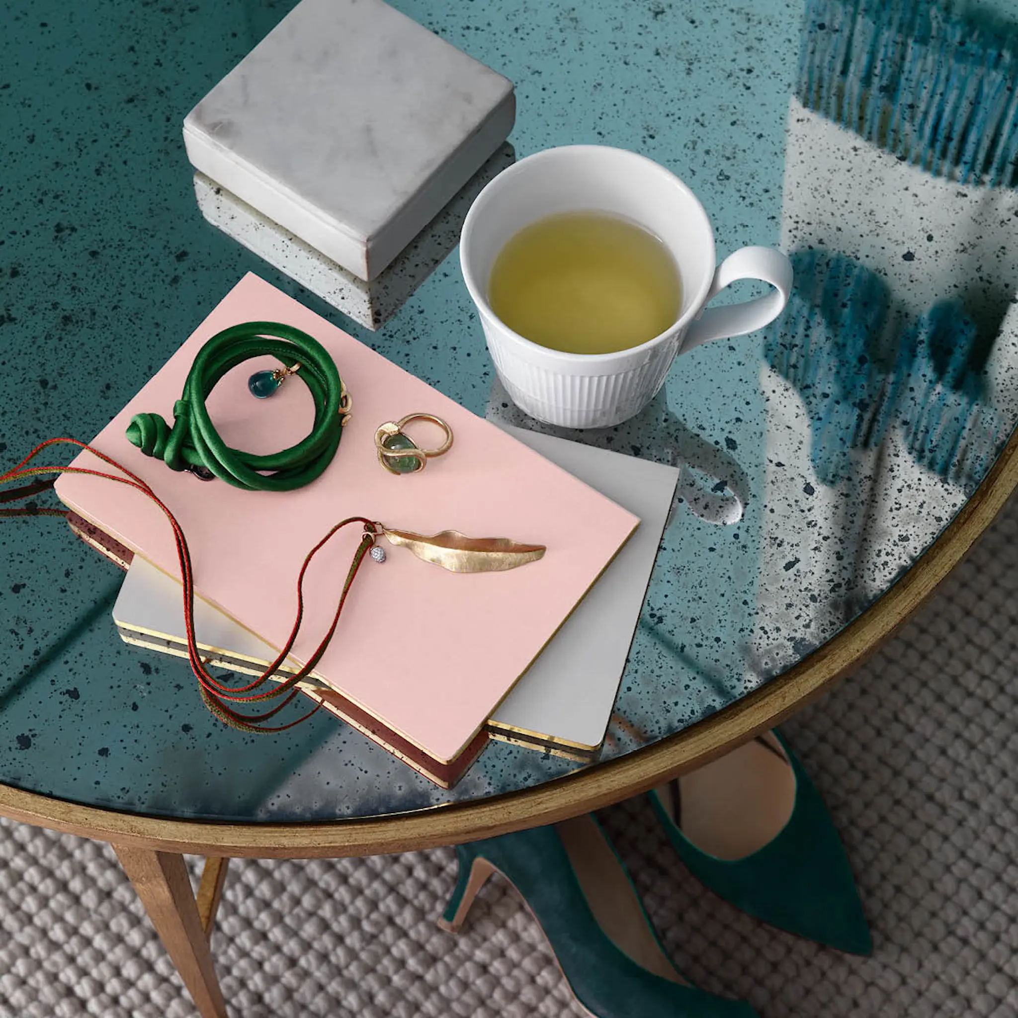 Royal Copenhagen White Elements kopp 35 cl høy hank hover