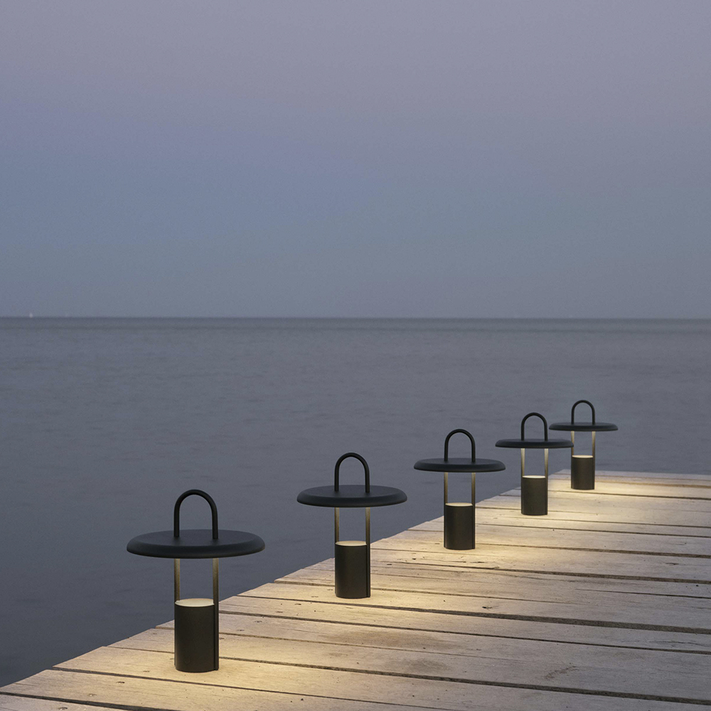 Stelton Pier LED-valaisin Musta