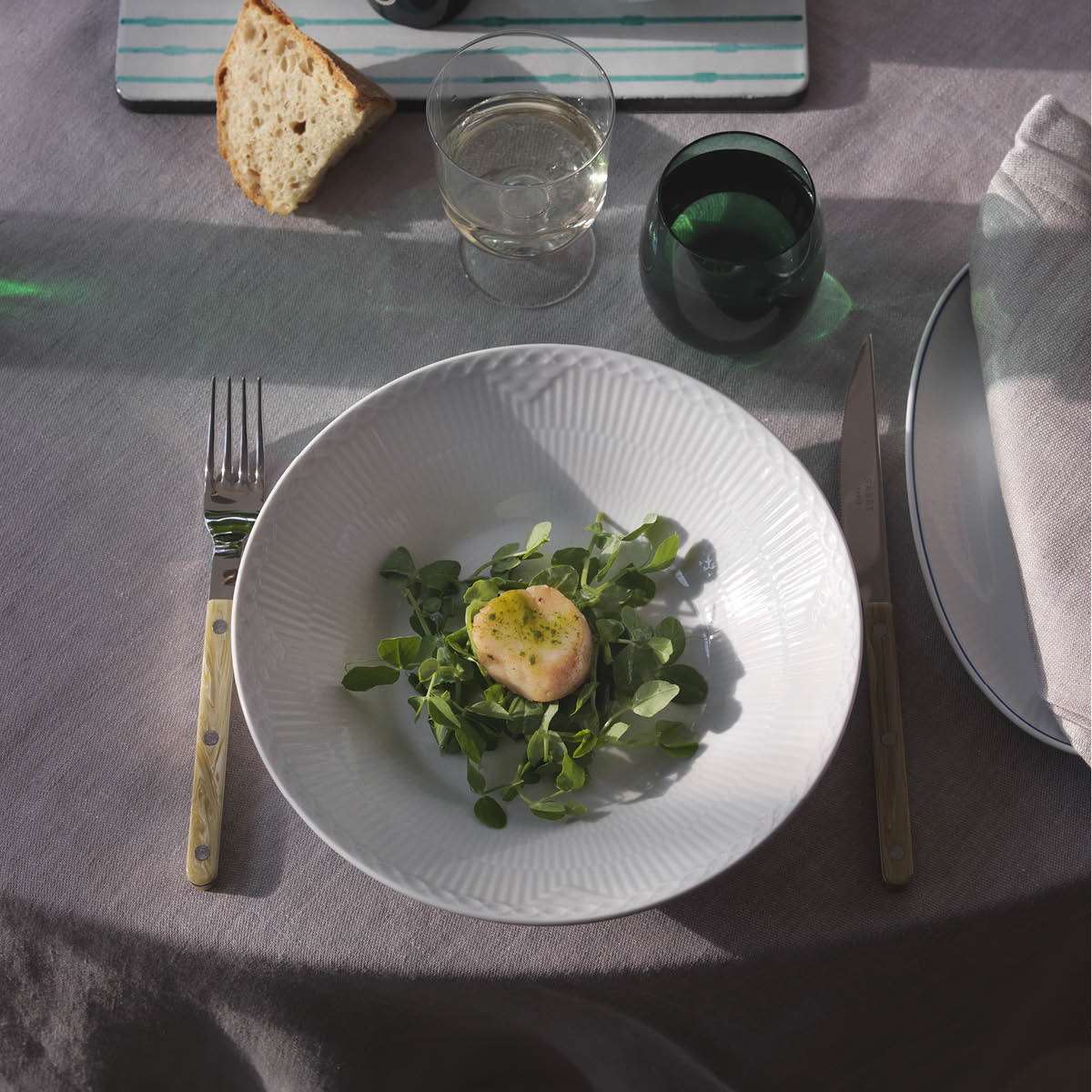 Royal Copenhagen Hvit Riflet Halvblonde dyp tallerken 24 cm