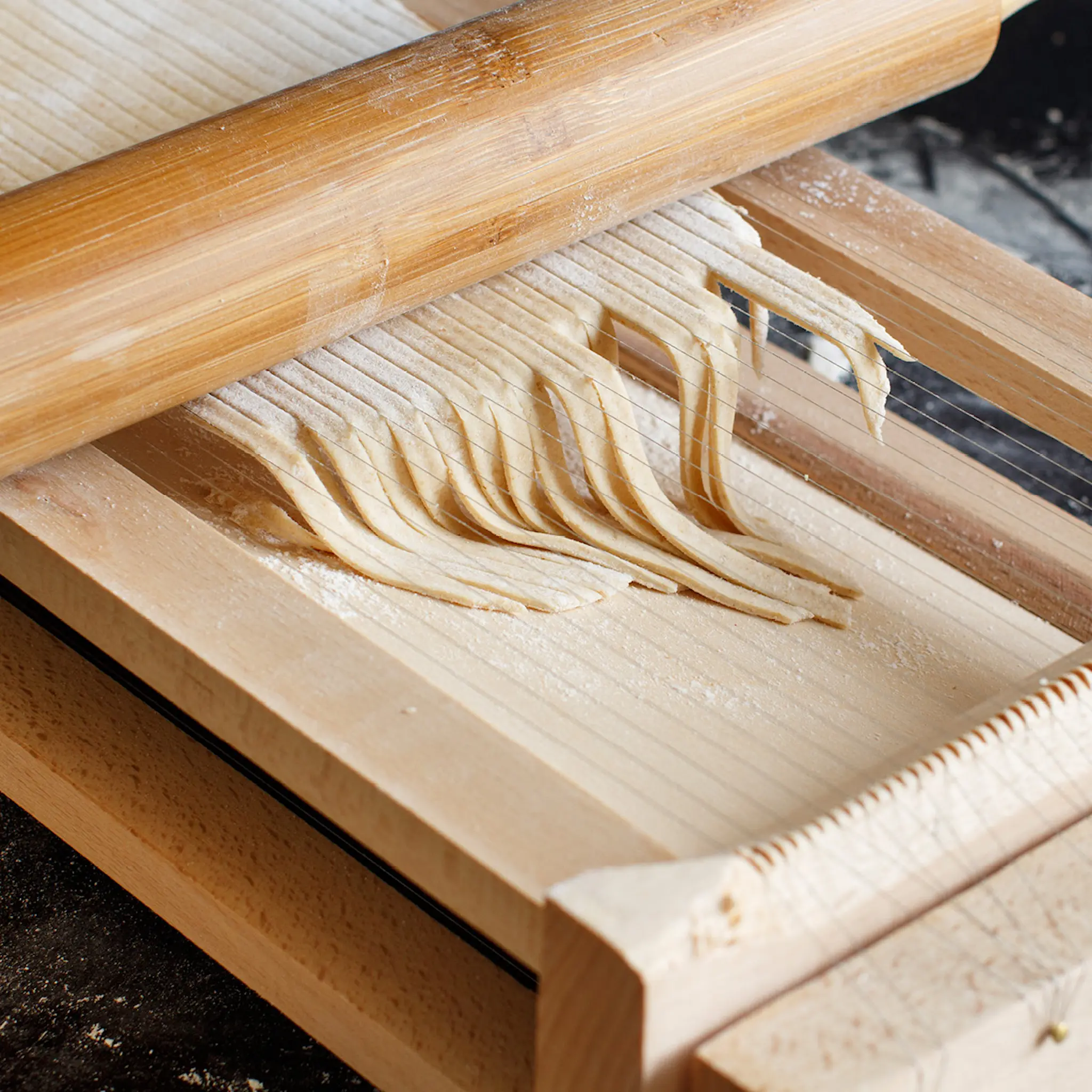 Eppicotispai Pastamaskin chitarra med kavel trä