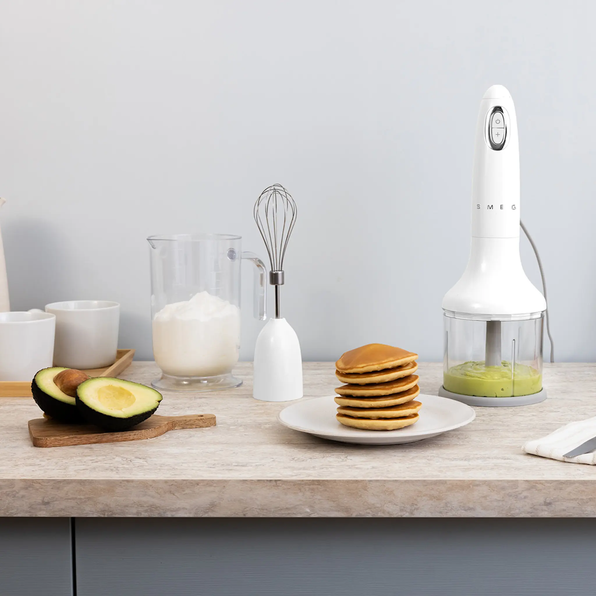 Smeg Stavmikser med tilbehør HBF03 hvit