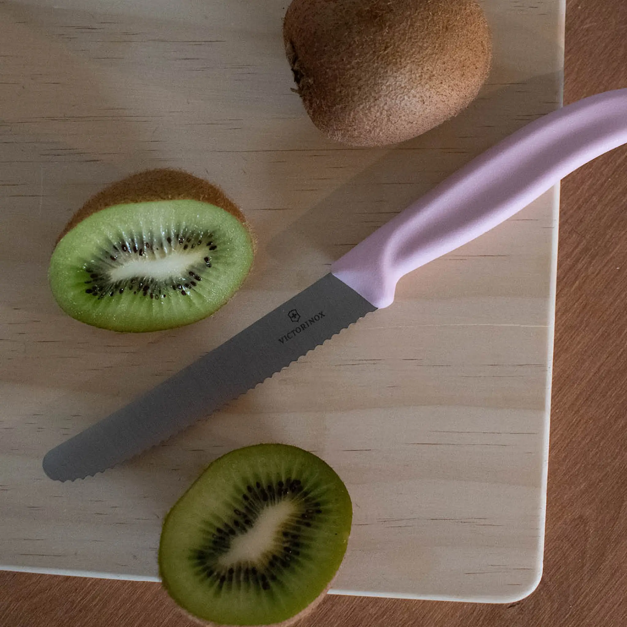 Victorinox Swiss Classic tomatkniv 11 cm rosa