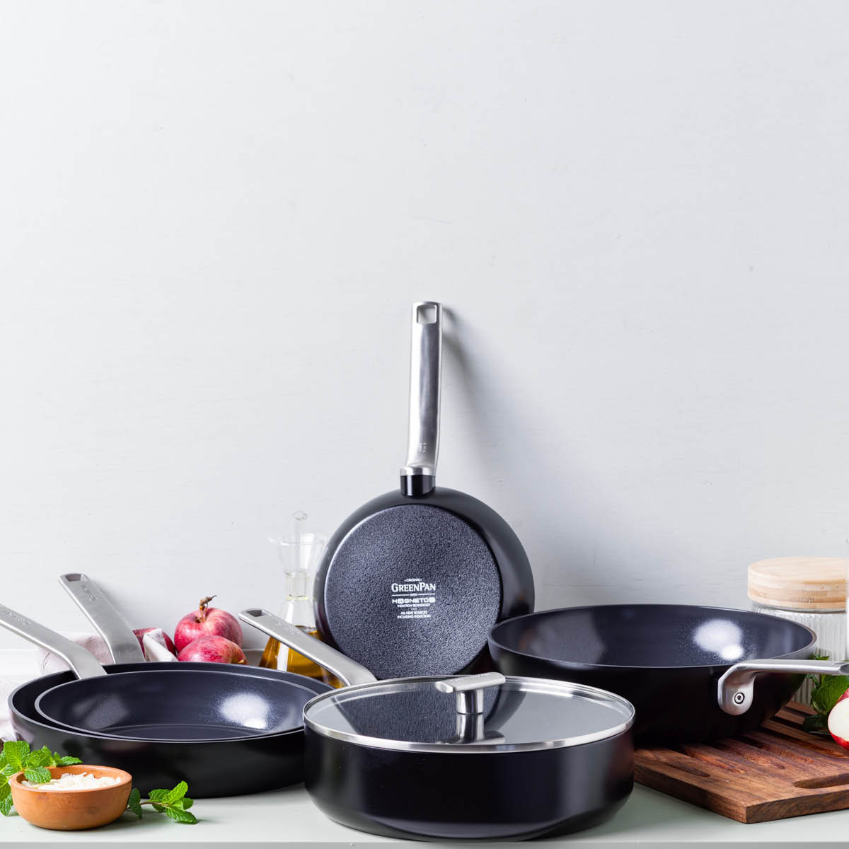 GreenPan Evolution keraaminen paistinpannu 28 cm musta