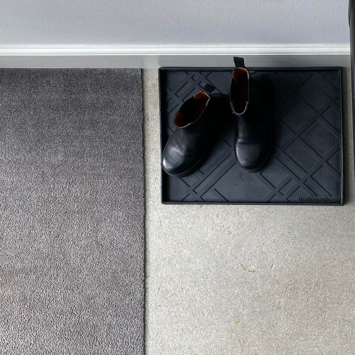 Tica Copenhagen Lines skobricka mellan 48x38x3 cm svart