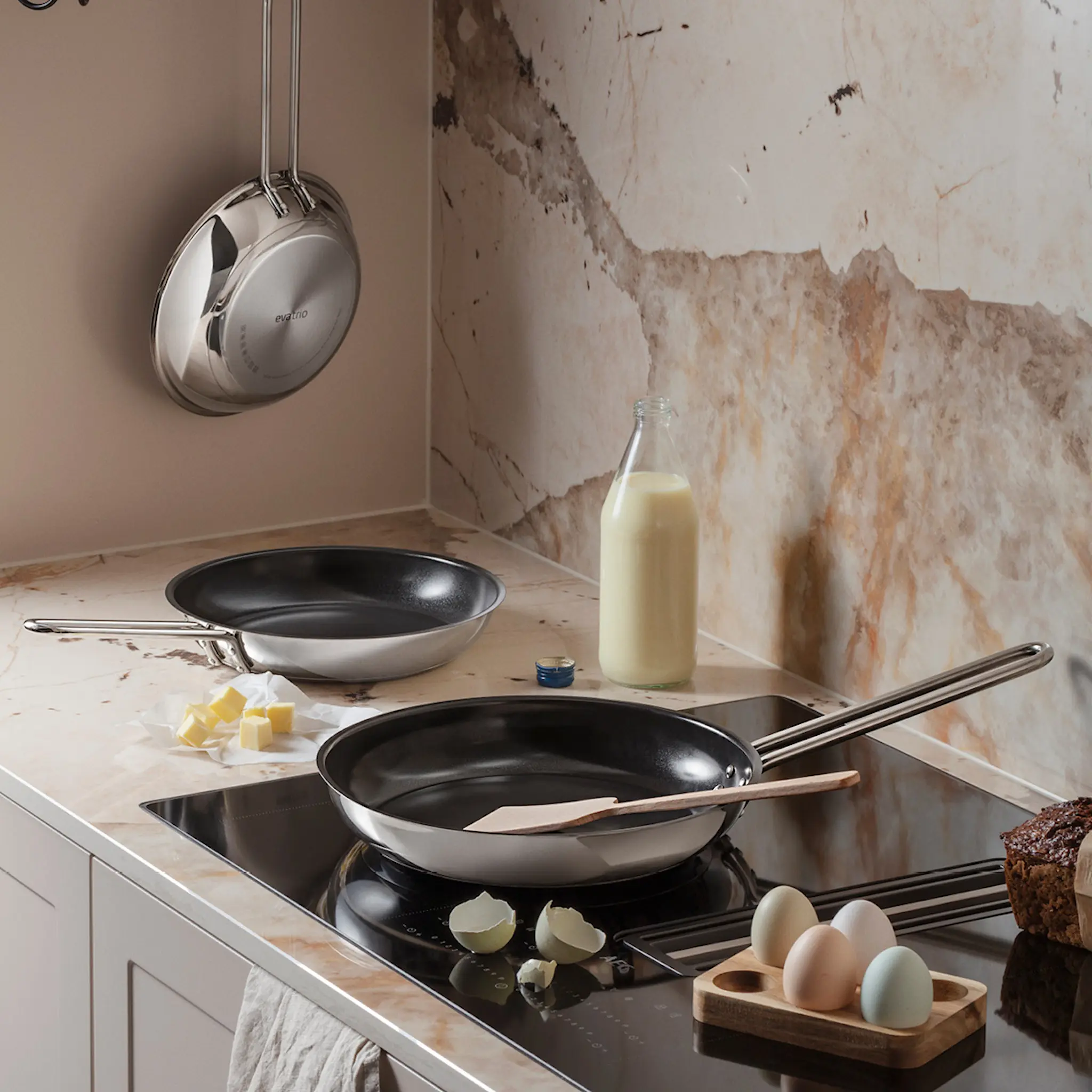 Eva Trio Stainless Steel stekepanne 28 cm keramisk Slip-Let® belegg hover