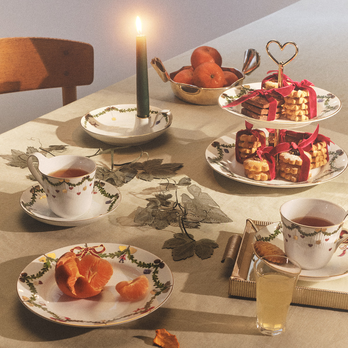 Royal Copenhagen Star Fluted Christmas Våningsfat