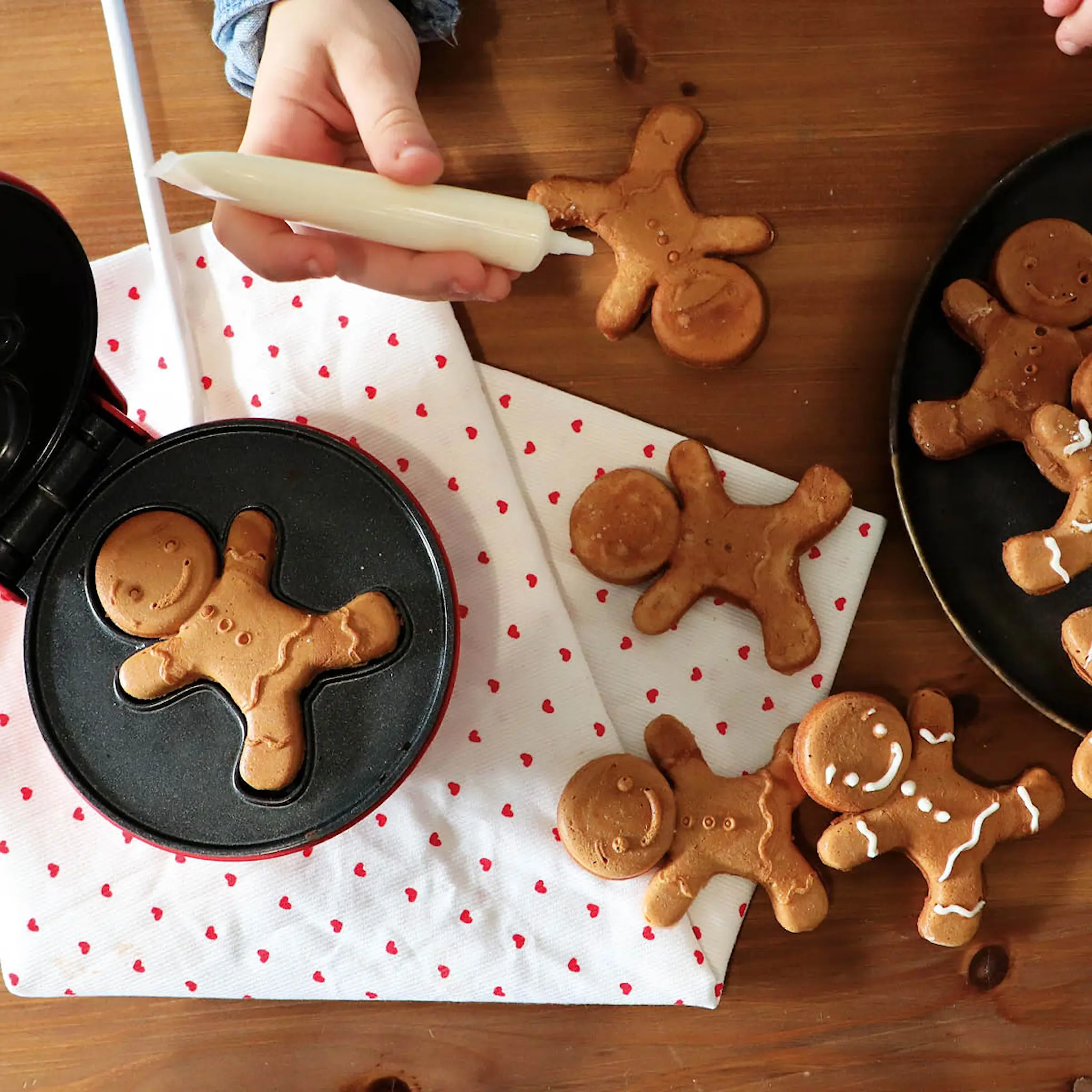 ScrapCooking Våffeljärn pepparkaksgubbe jul röd/svart