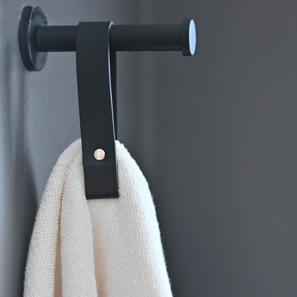 Nordan Home Magnetisk handdukshållare i läder 11x2 cm svart