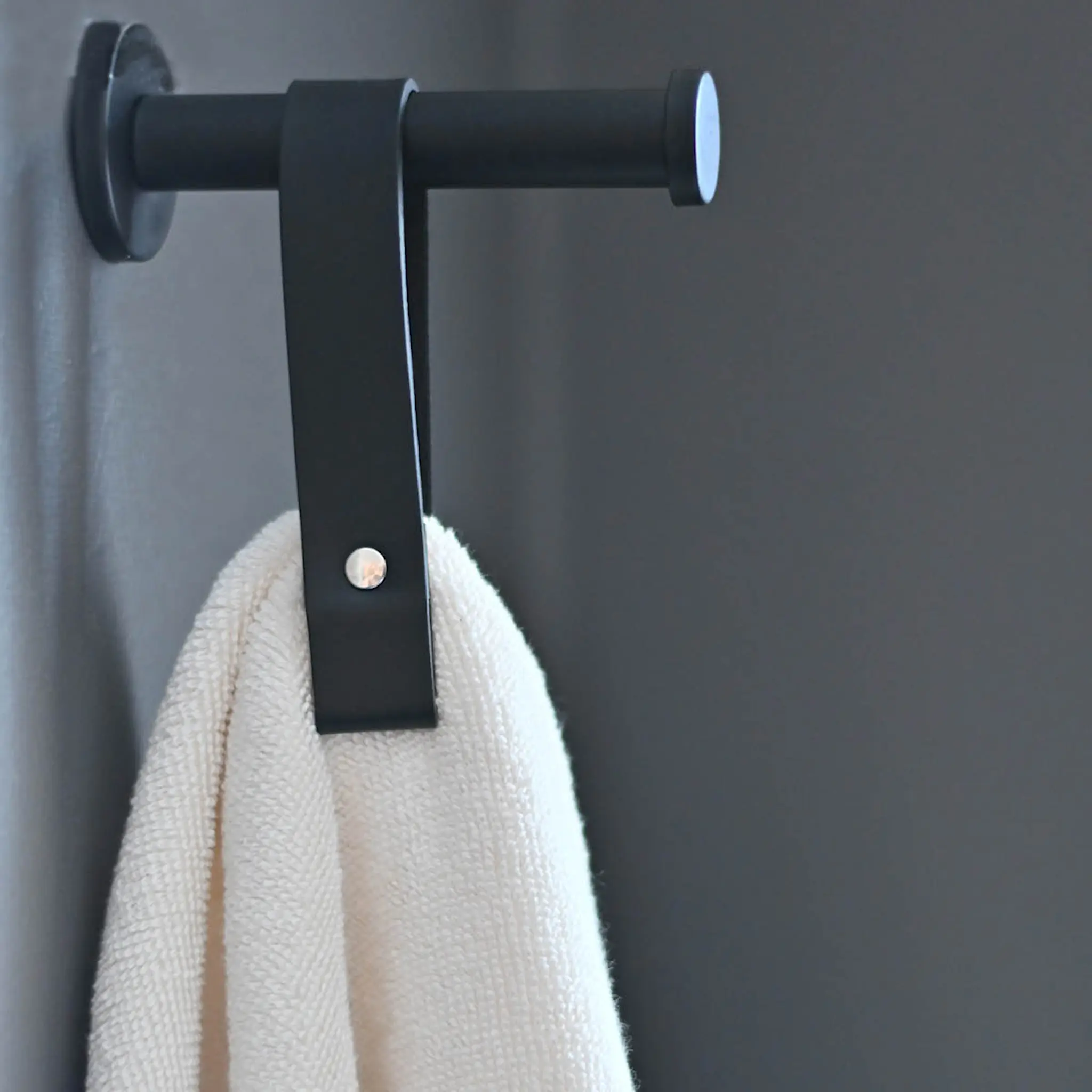 Nordan Home Magnetisk handdukshållare i läder 11x2 cm svart