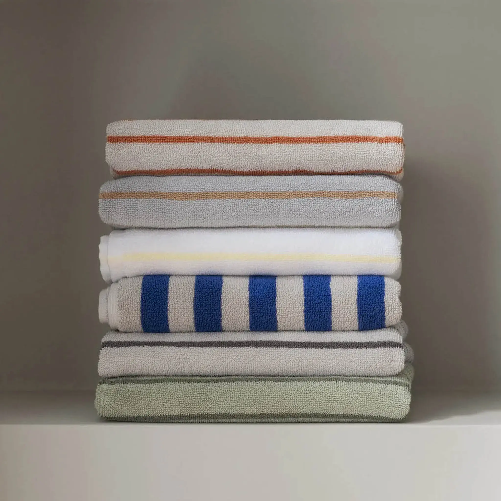 Blomus Arto badhandduk 140x70 cm beige/blå bredrandig