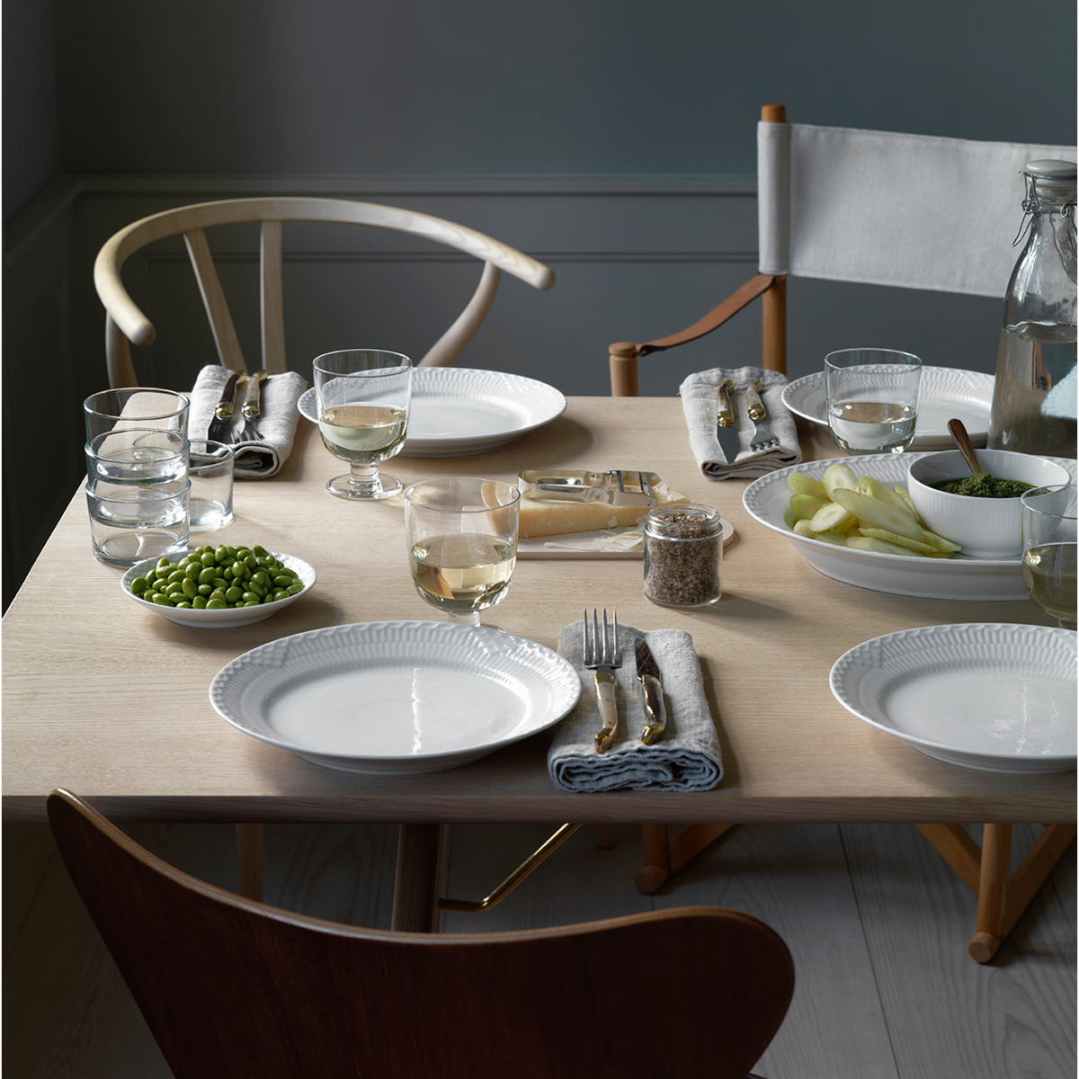 Royal Copenhagen White Fluted Half Lace Tarjoiluastia soikea 36 cm