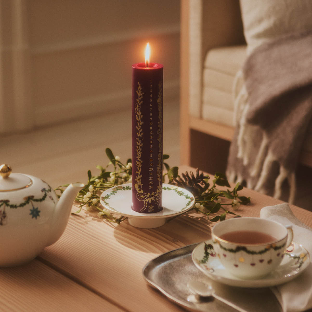 Royal Copenhagen Star Fluted Christmas kalenterikynttilä 25 cm punainen