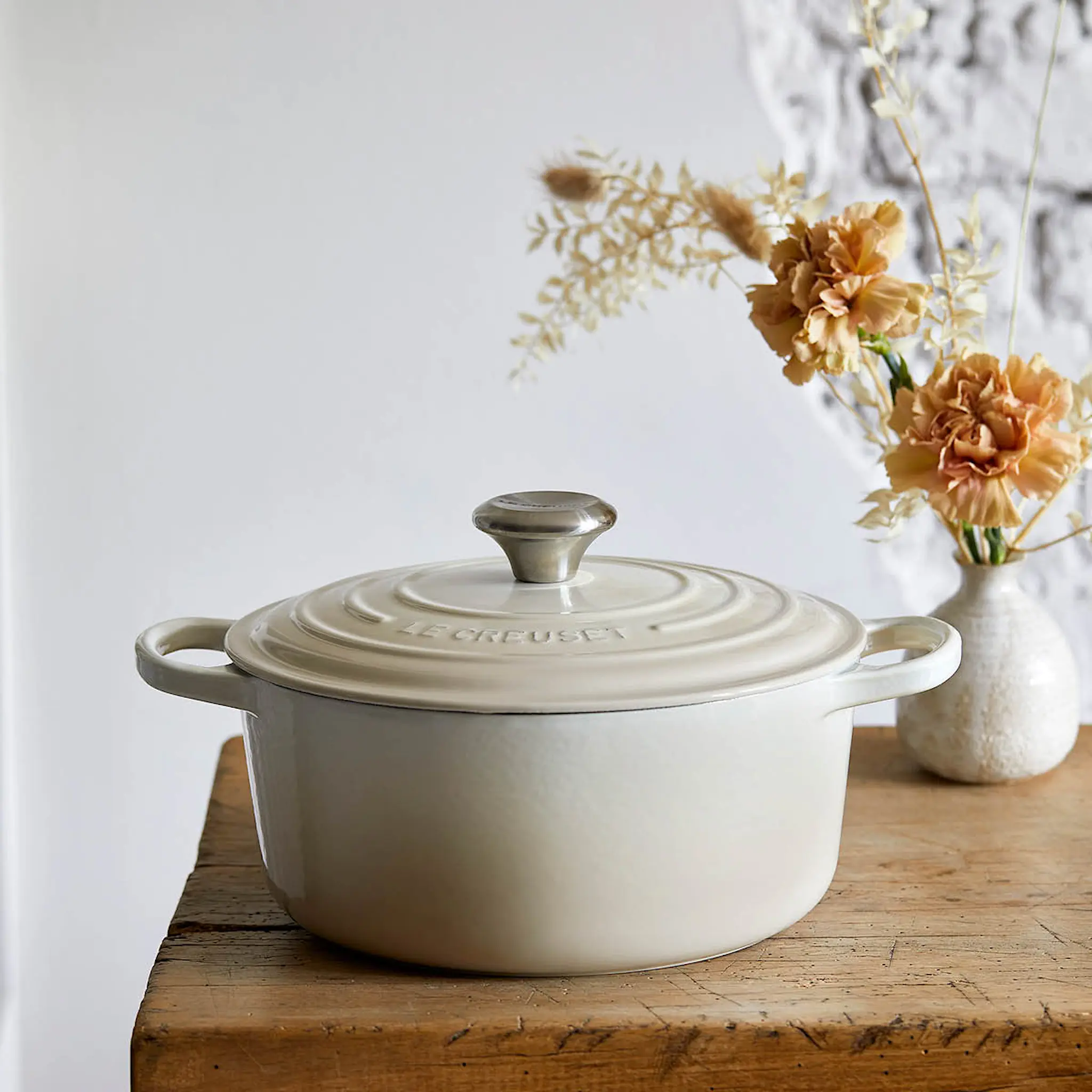 Le Creuset Signature Gjutjärnsgryta rund 24 cm 4,2 L Meringue