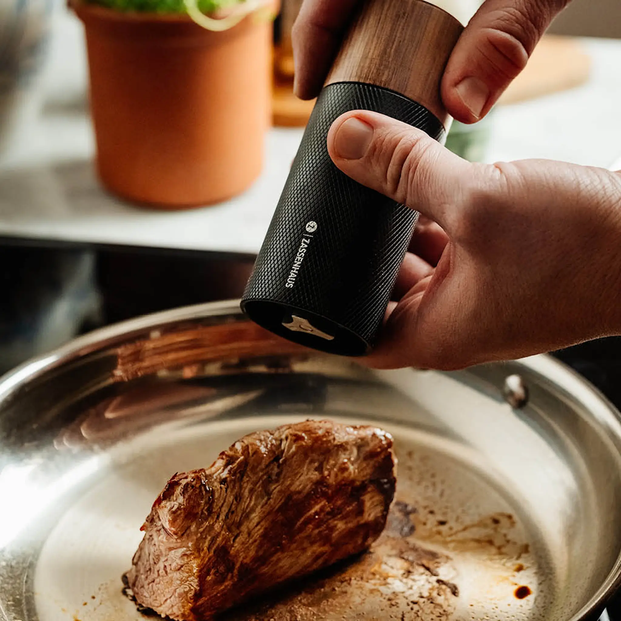 Zassenhaus Performer Pippurimylly 13 cm Pähkinäpuu/Musta