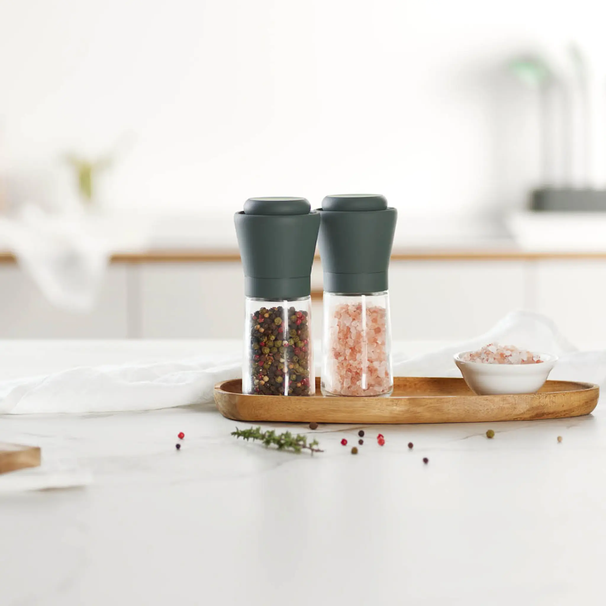 Lékué Saltkvarn och pepparkvarn 15,2 cm 2 delar grå/klar