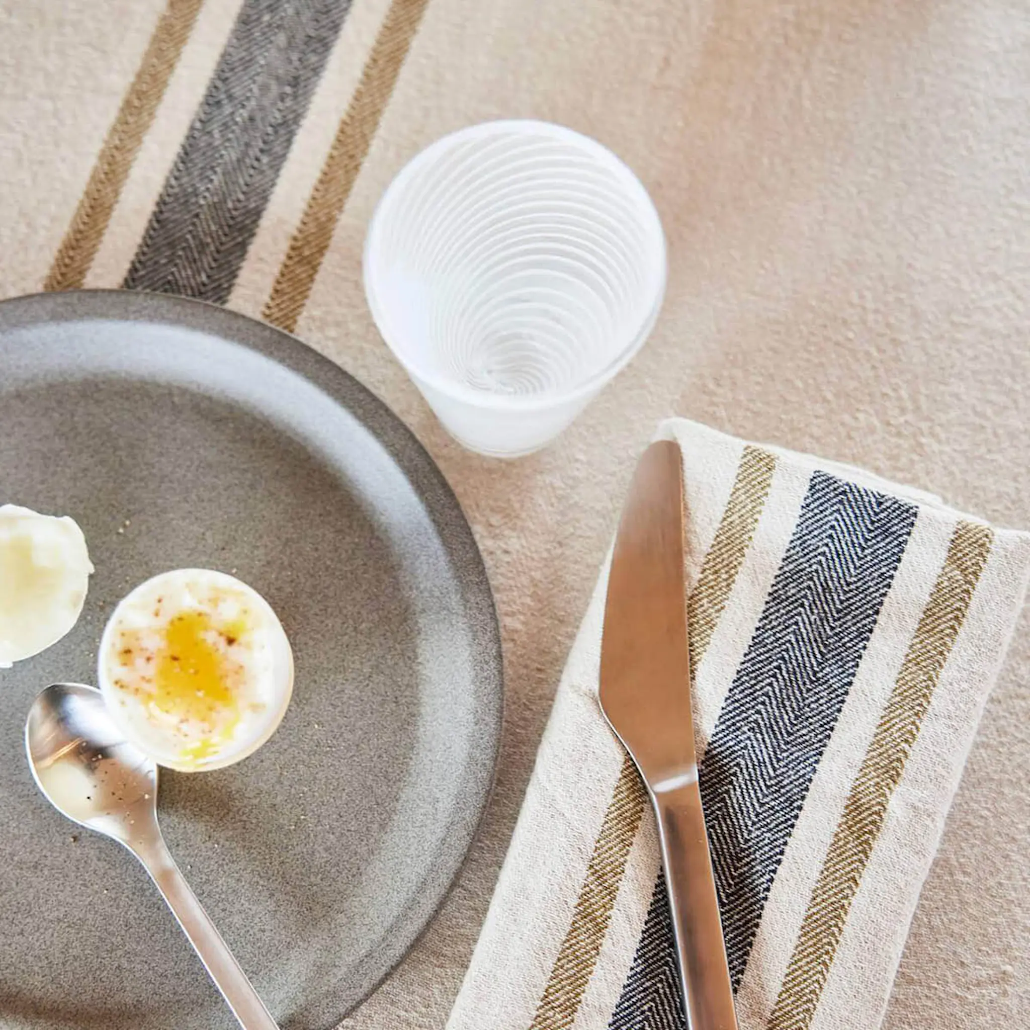 OYOY Linu bordsduk 260x140 cm svart