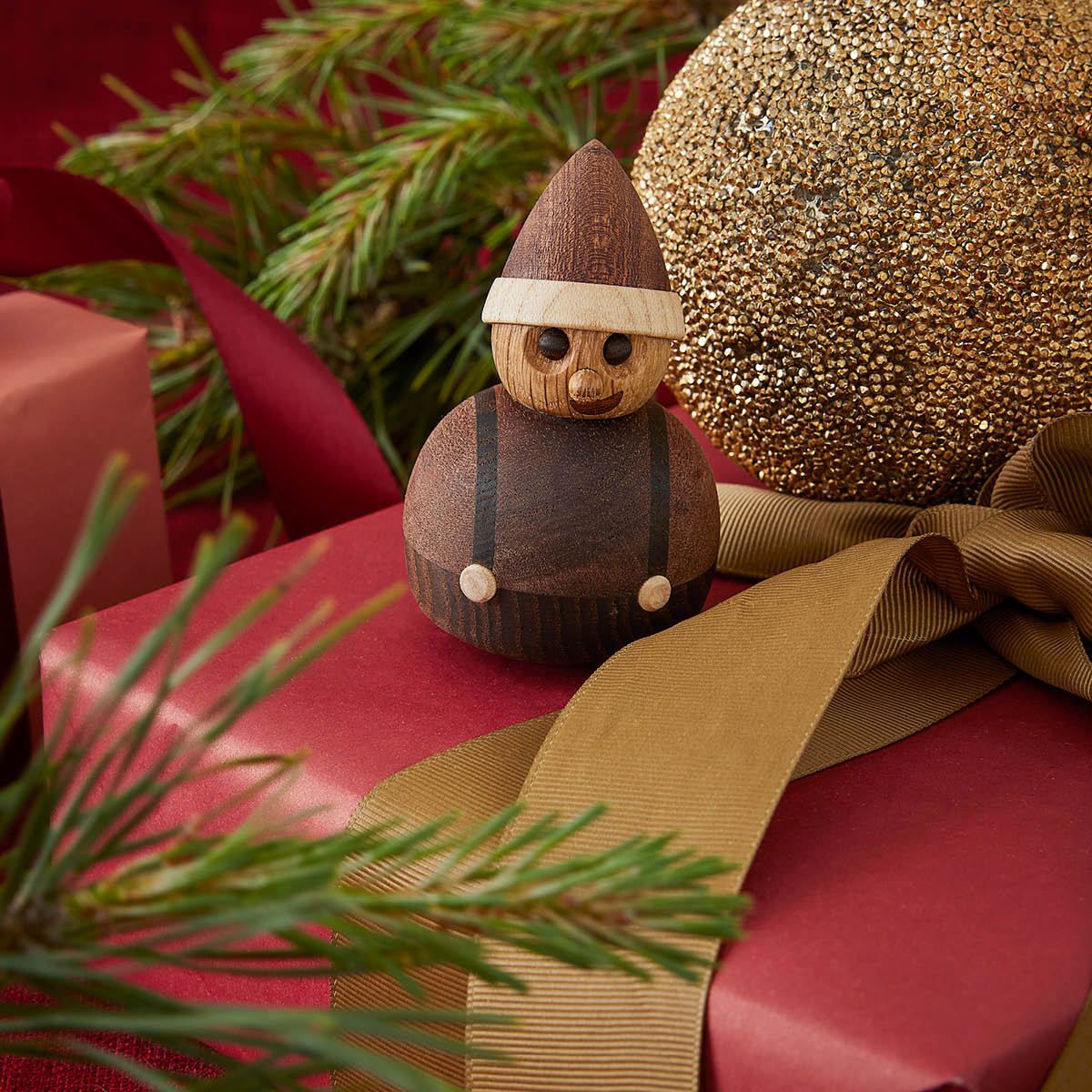 Spring Copenhagen Elfonzo tredekorasjon nisse 8 cm mahogni