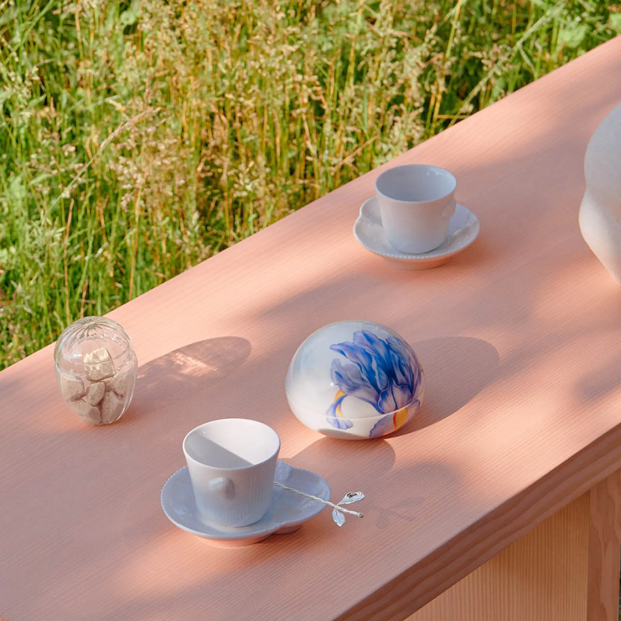 Royal Copenhagen White Elements Espressokopp 9 cl med fat