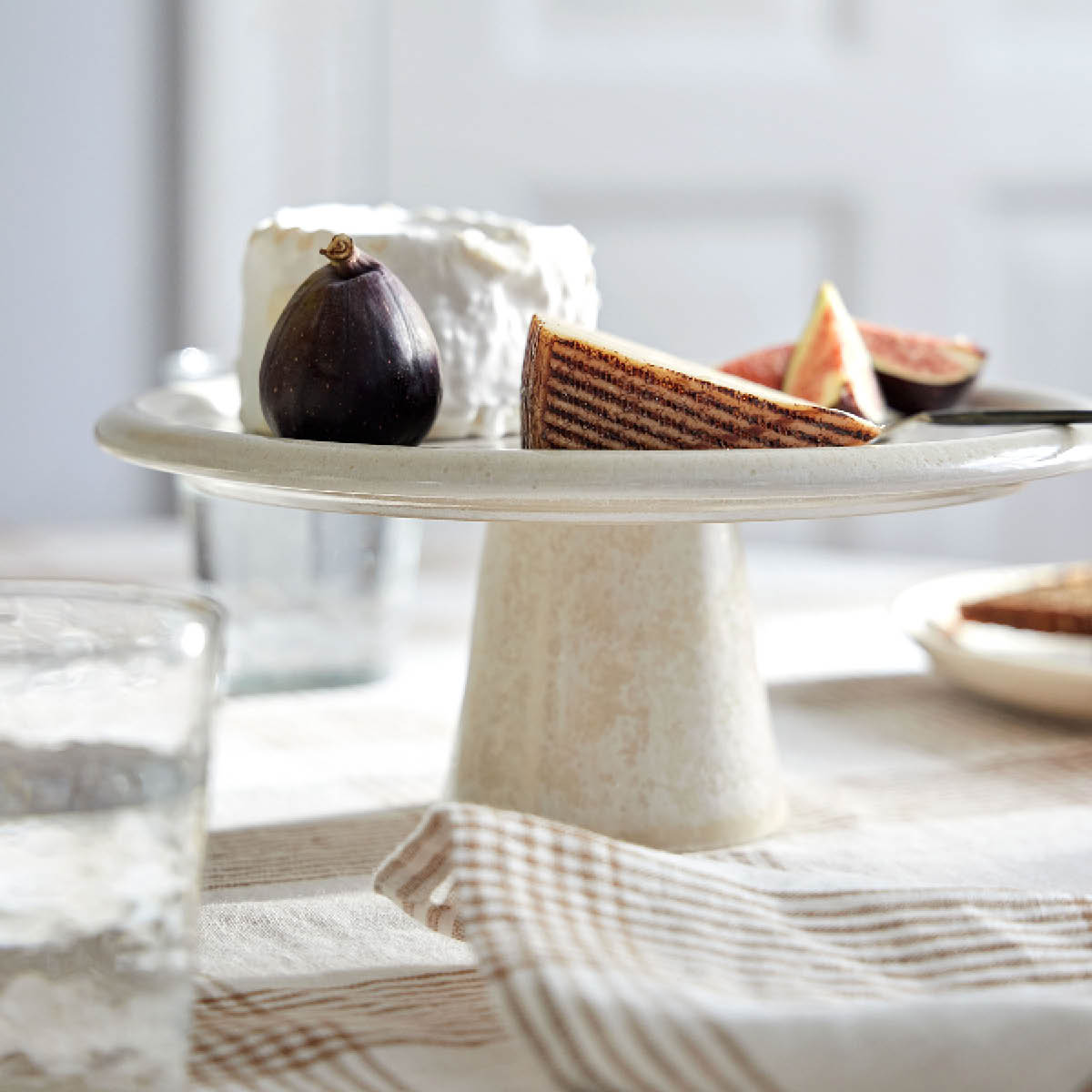 Tell Me More Granada tårtfat 26 cm creme