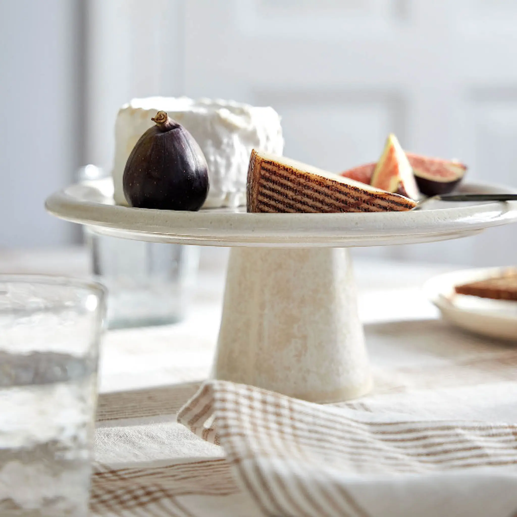 Tell Me More Granada tårtfat 26 cm creme