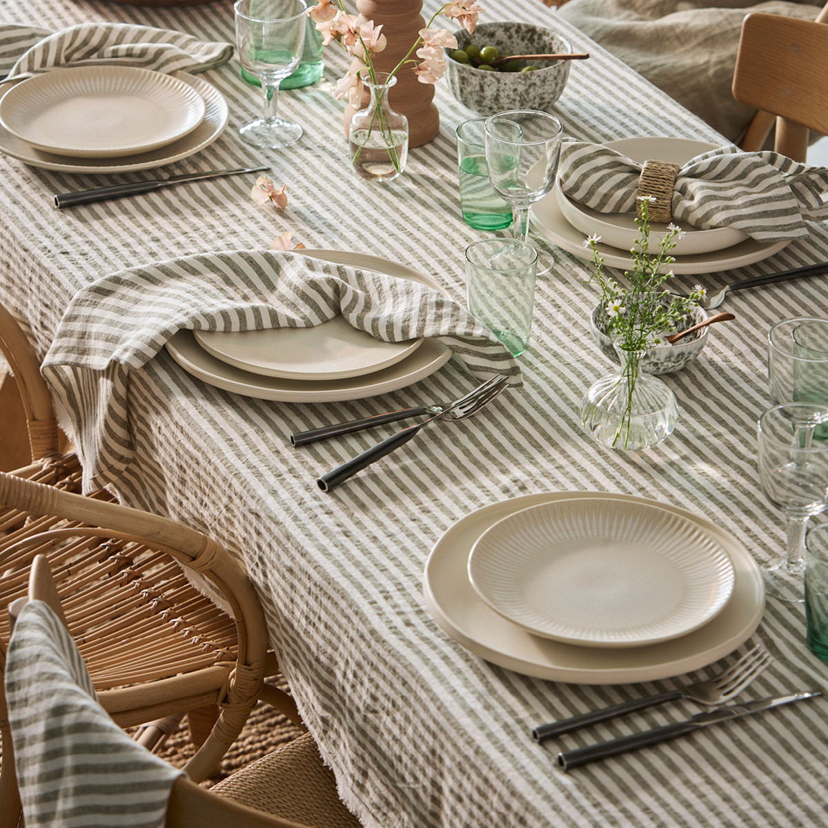 Tell Me More Leon Pöytäliina 175x175 cm Seagrass