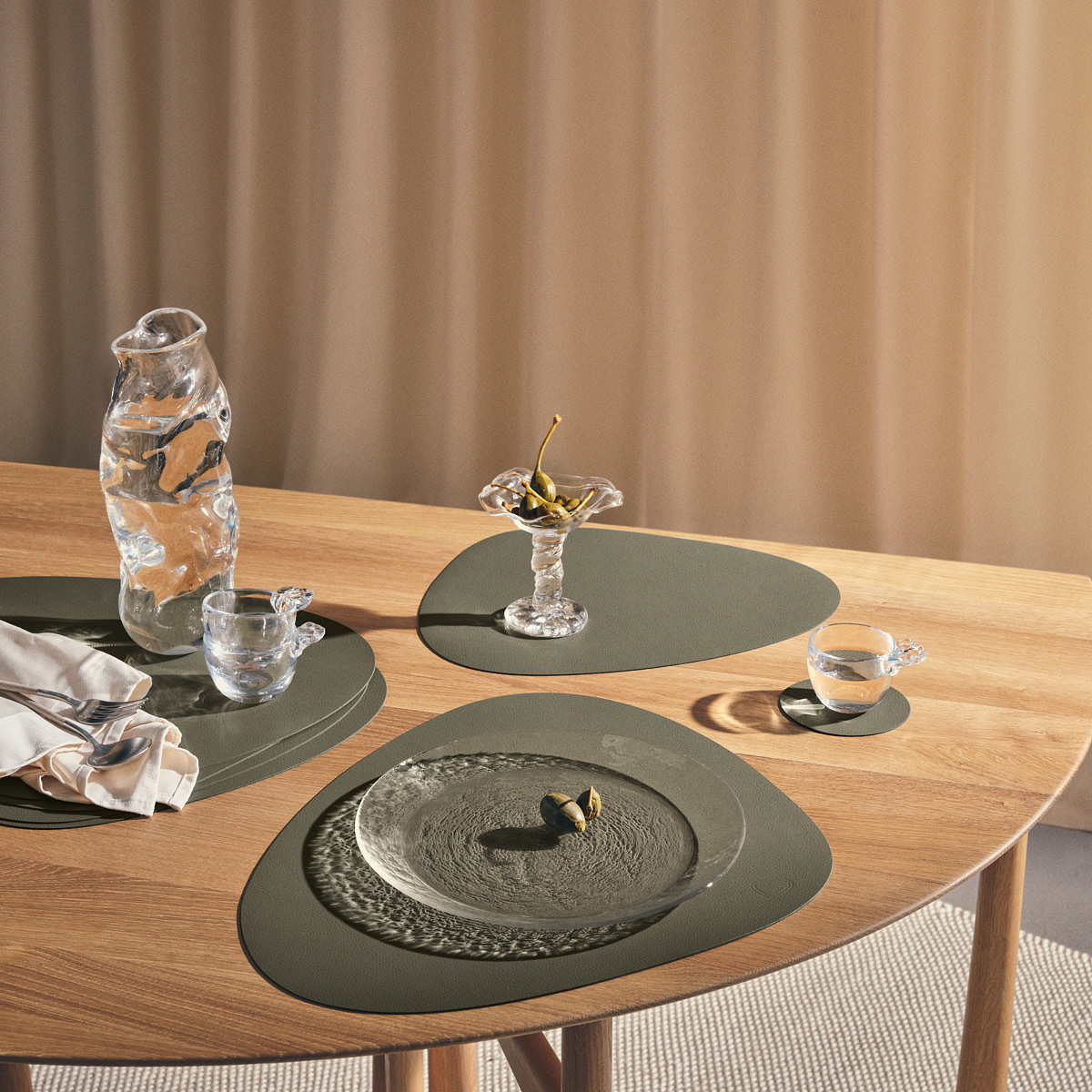 LIND DNA Leather Serene Curve bordbrikke L 37x44 cm moss