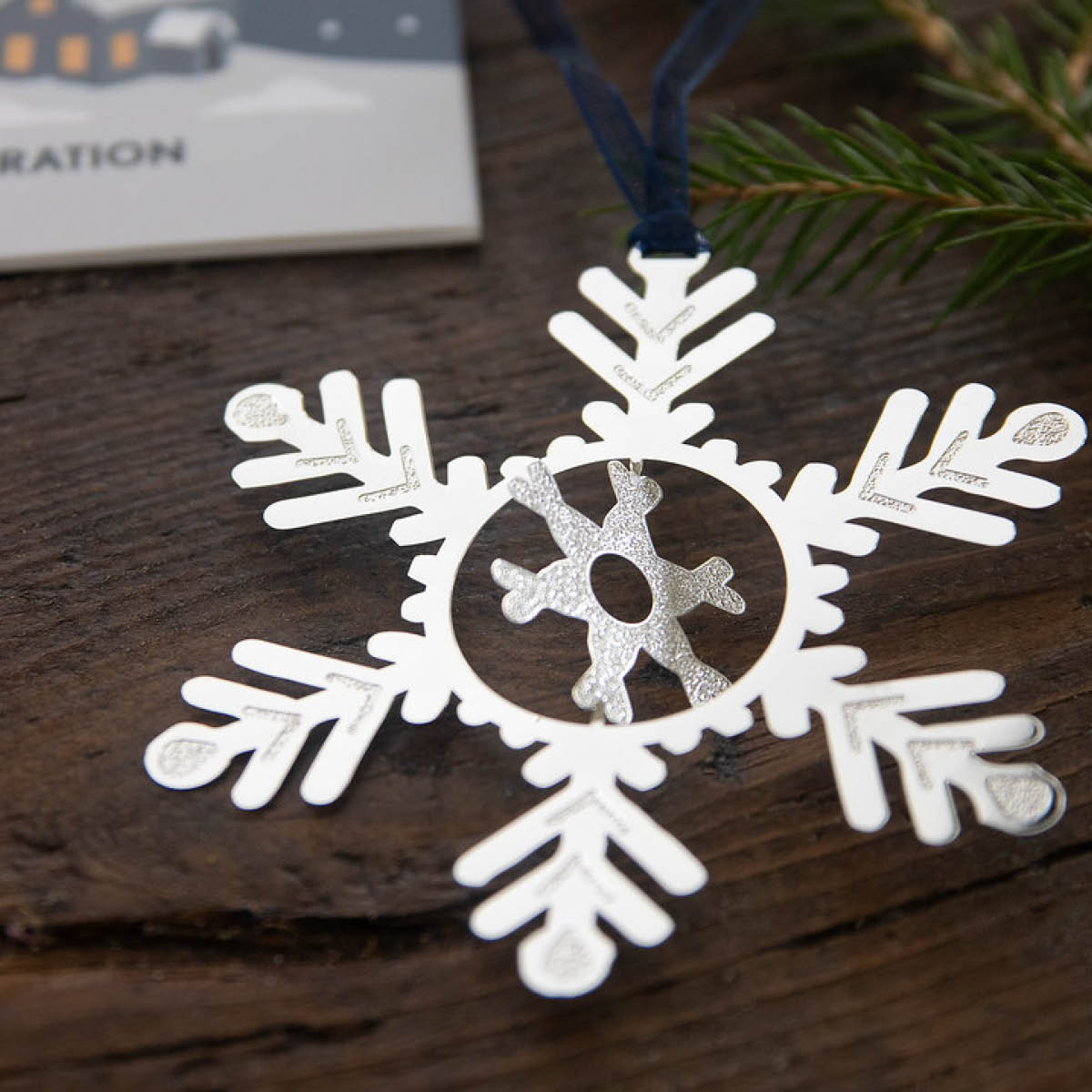 Pluto Snowfall hängande dekoration 8 cm silver