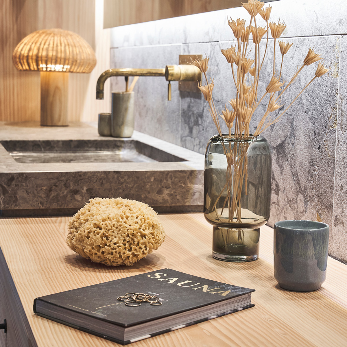 Villa Collection Iris duftlys 8x9,5 cm rapsvoks mørk blå