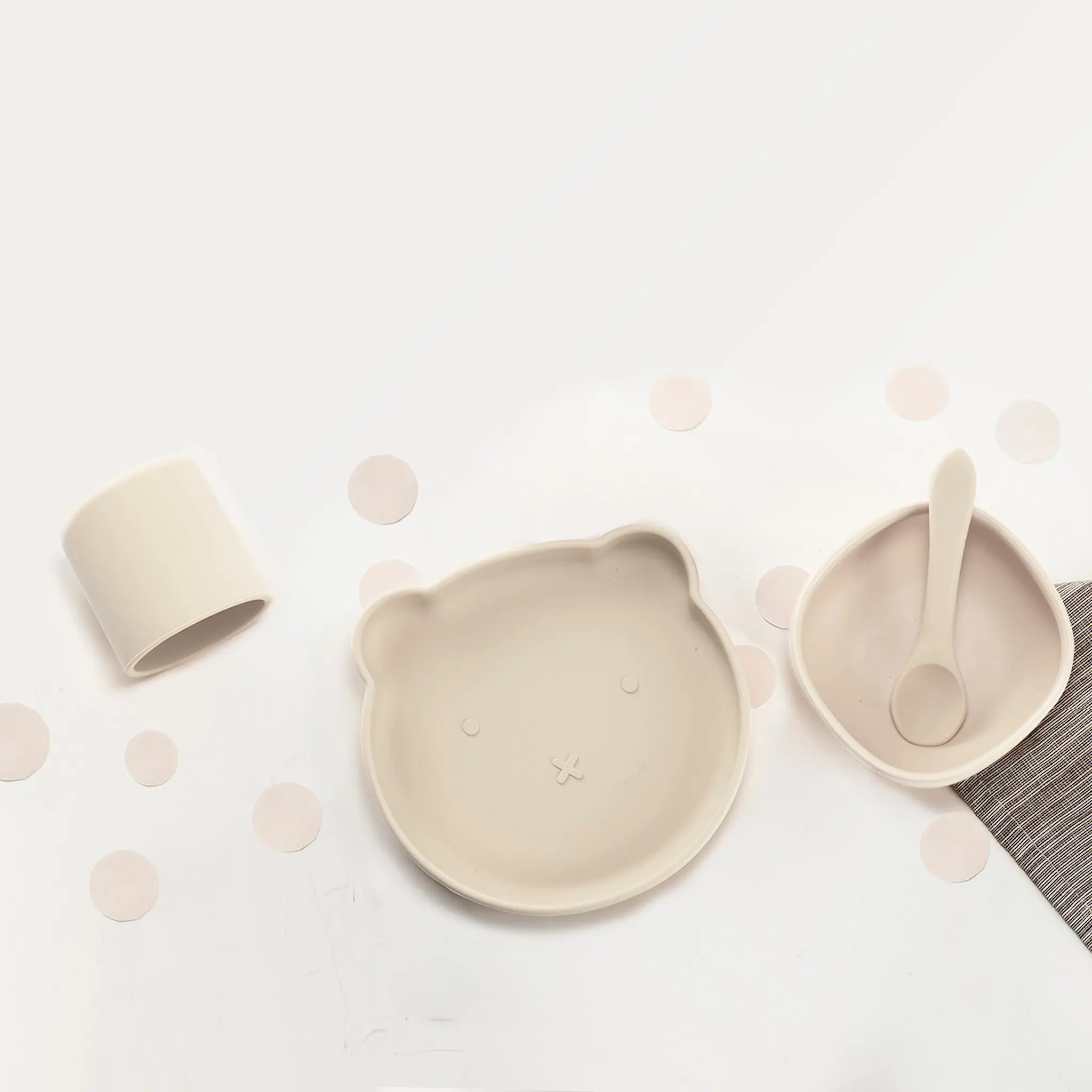 Modern House Chic kids barnservis 4 delar silikon creme