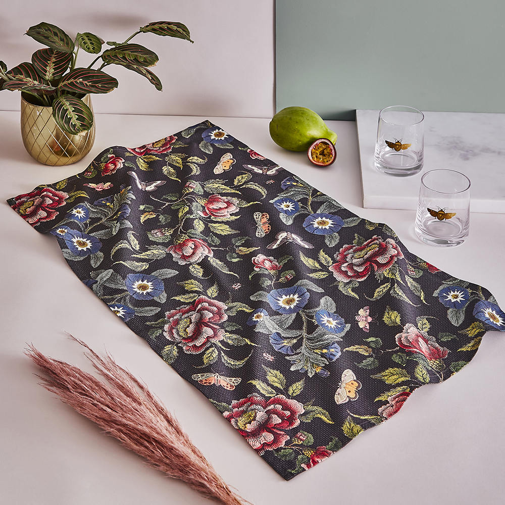 Spode Creatures of Curiosity kökshandduk 45x74 cm svart/blommig