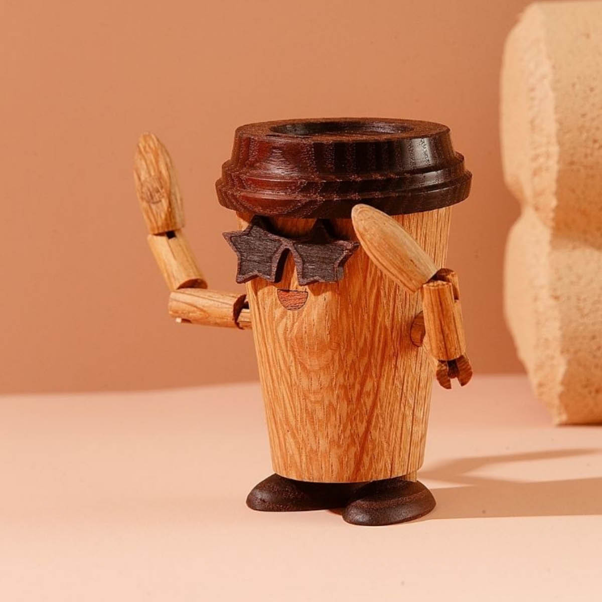 Spring Copenhagen Woodies Esther Espresso To Go Coffee träddekoration 8,5 cm ek