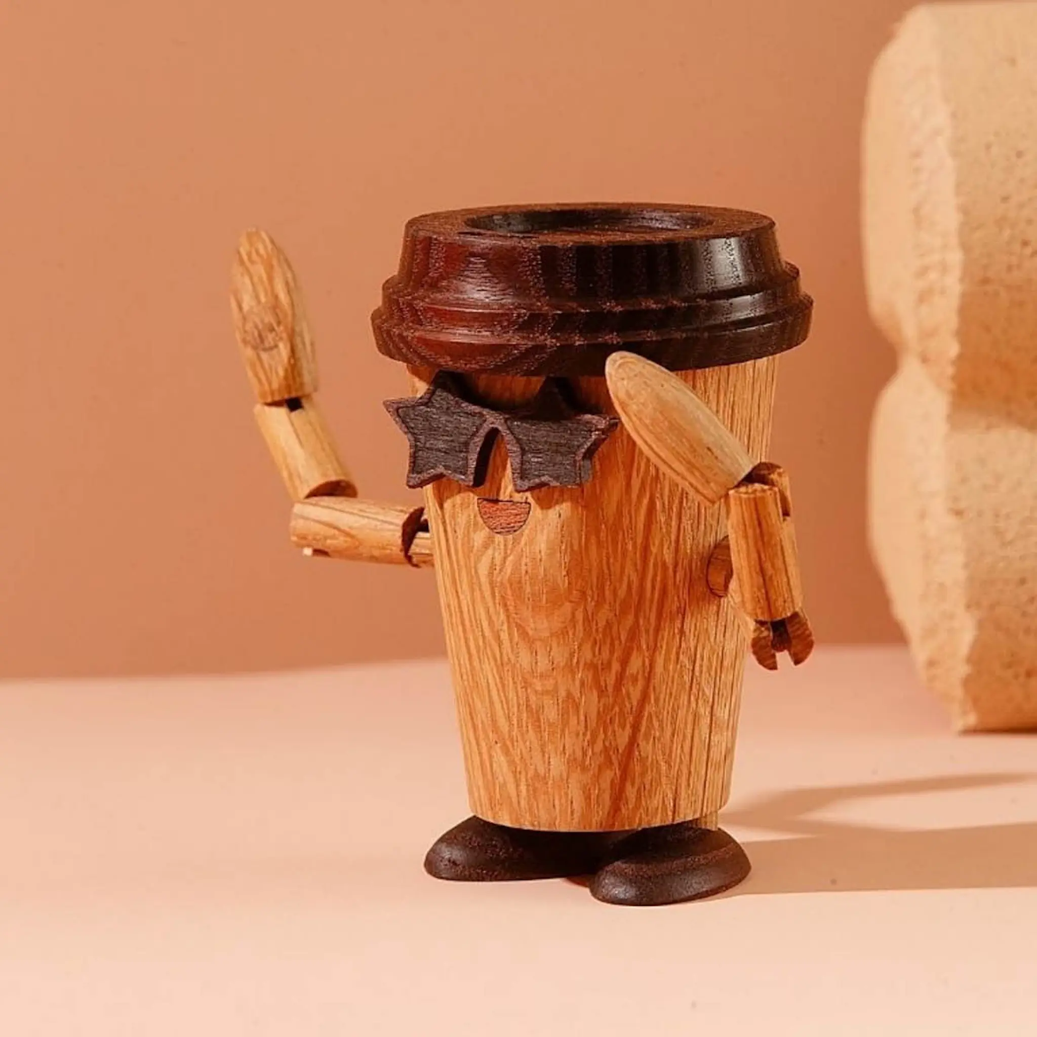Spring Copenhagen Woodies Esther Espresso To Go Coffee träddekoration 8,5 cm ek