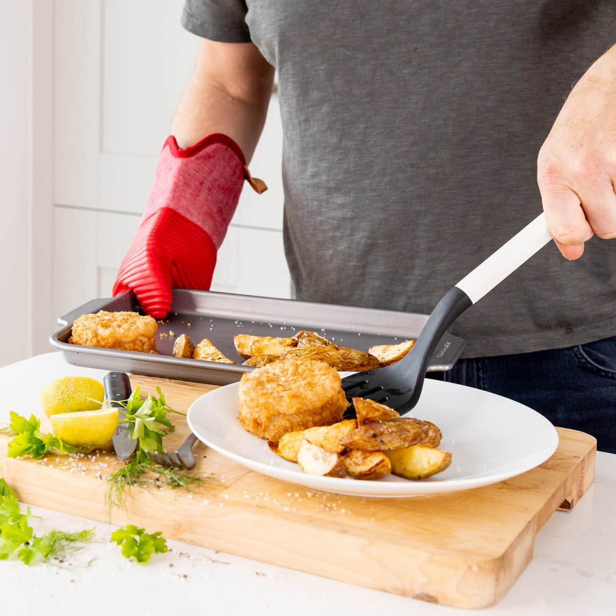 KitchenAid KitchenAid Classic stekespade perforert 34 cm porcelain white