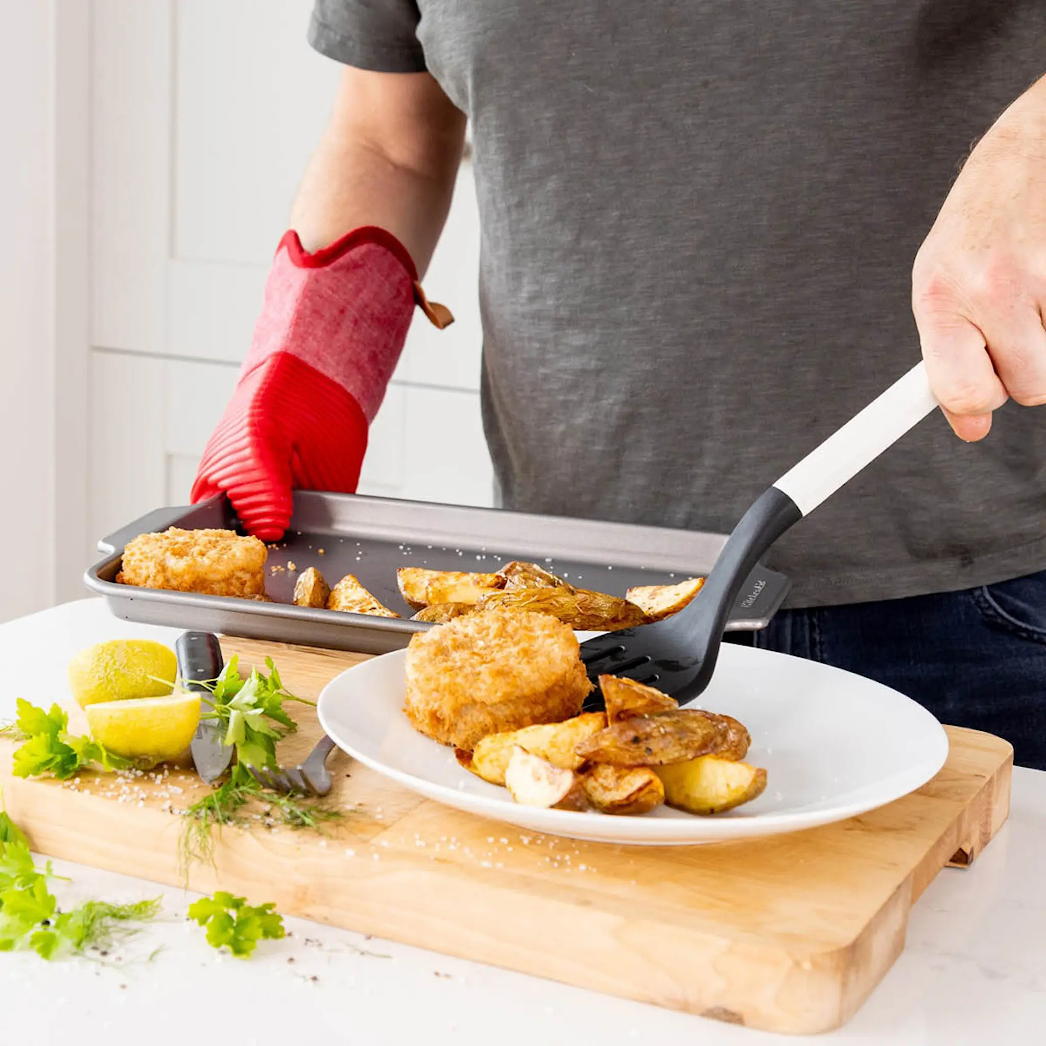 KitchenAid KitchenAid Classic stekespade perforert 34 cm porcelain white