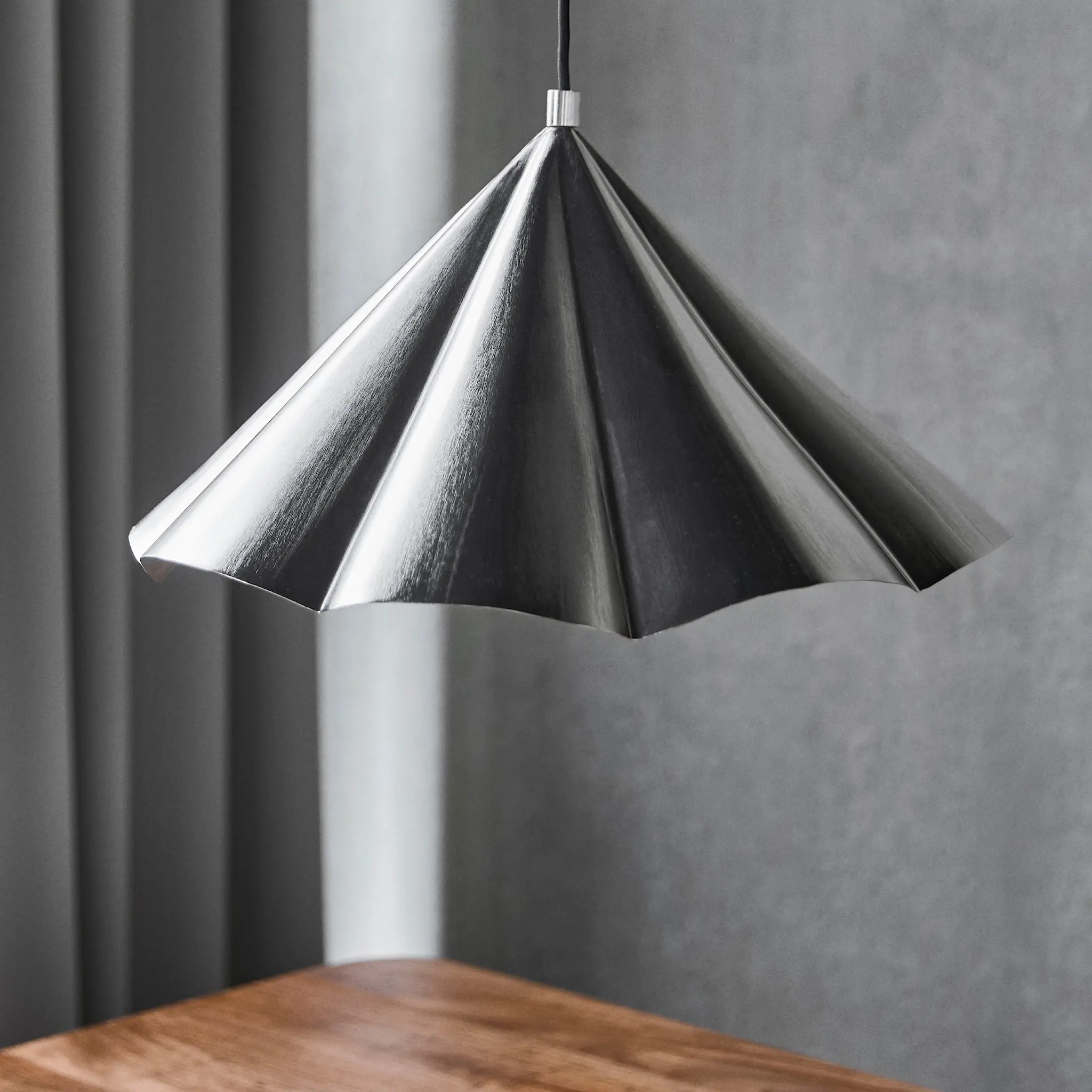 House Doctor Flola taklampe 50 cm børstet sølvfinish
