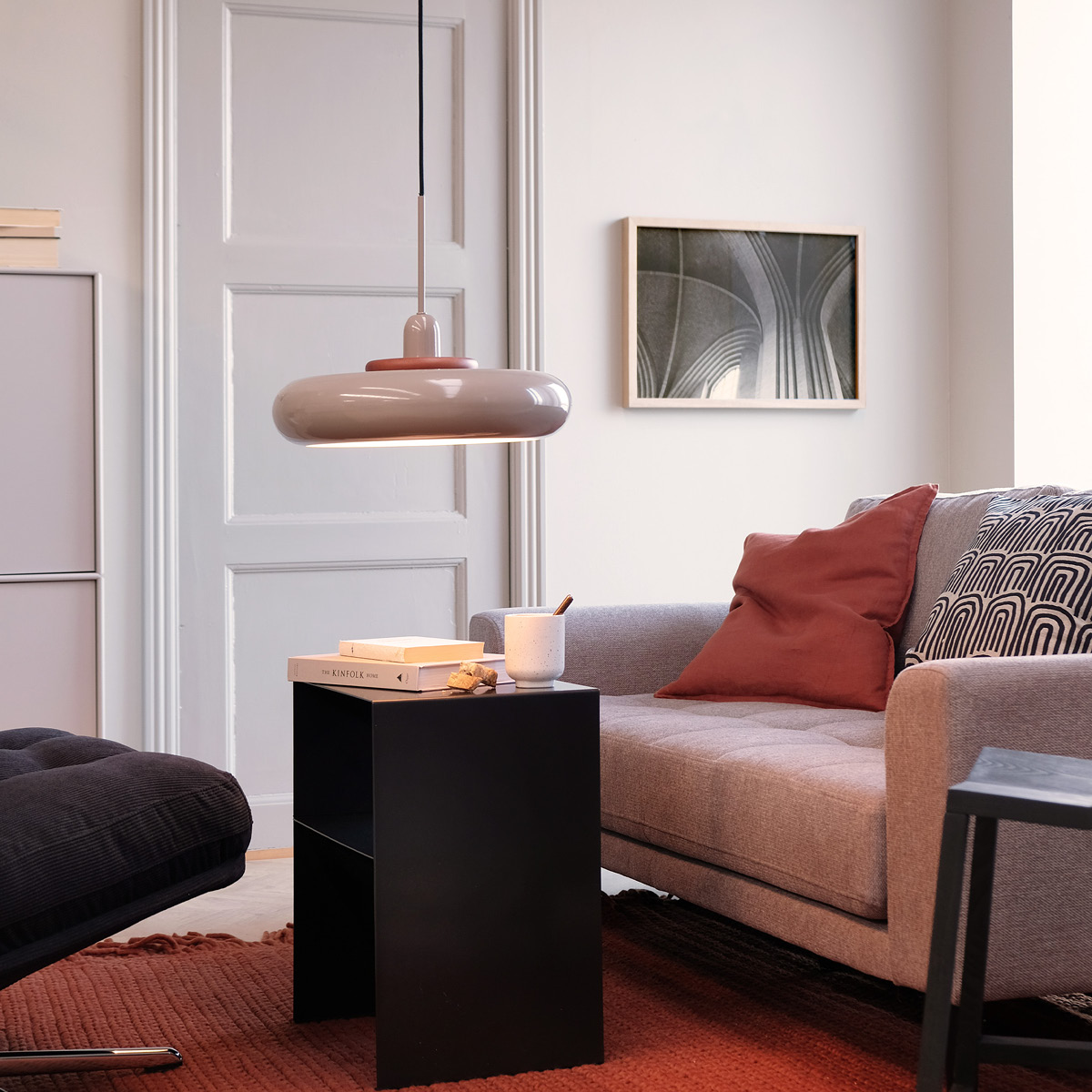 Dyberg Larsen Planet pendellampa 36 cm latte