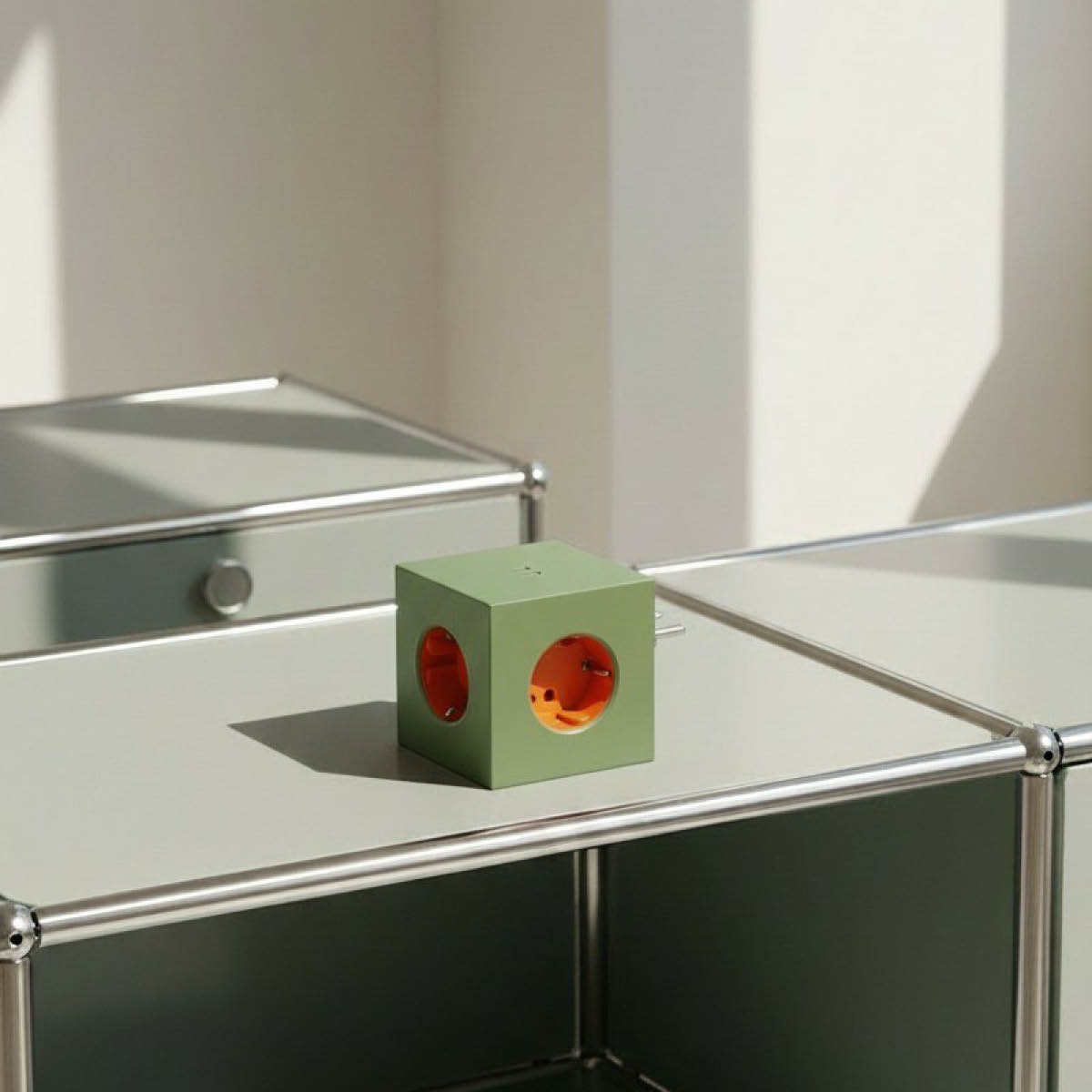 Avolt Square 2 Bauhaus Archiv USB-C 30W Gecko Bloom