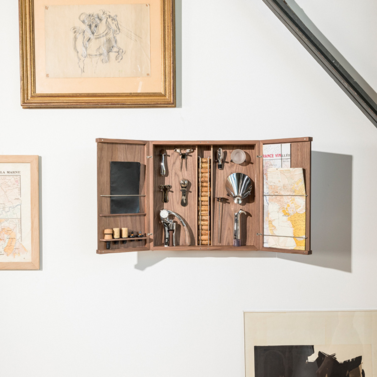 L'atelier du vin Vinsett/vinskap med vintilbehør Cabinet d'Oeno Curiosités