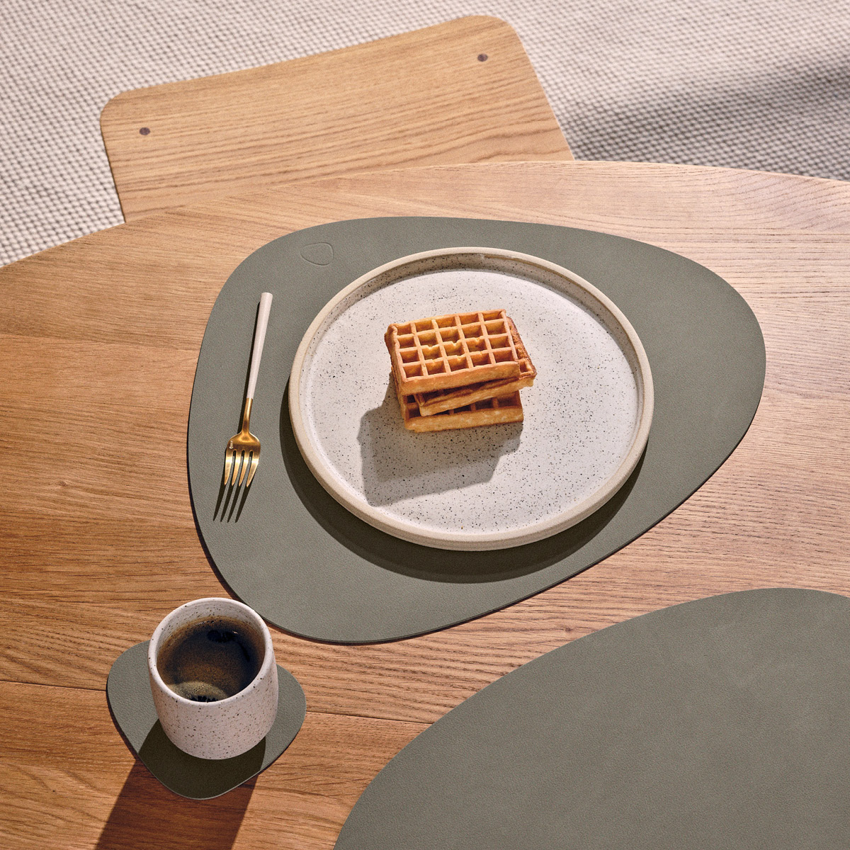 LIND DNA Nupo Curve Bordstablett 37x44 cm Flint Grey