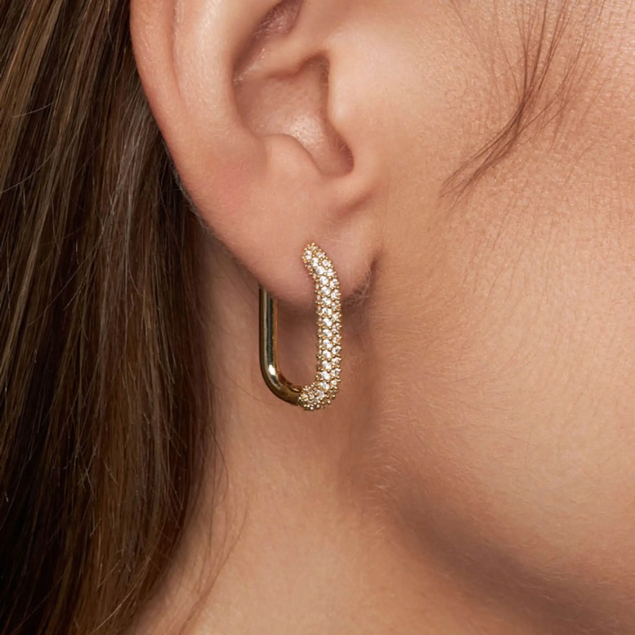 A&C Oslo AS Basic ovala örhängen kristall guld