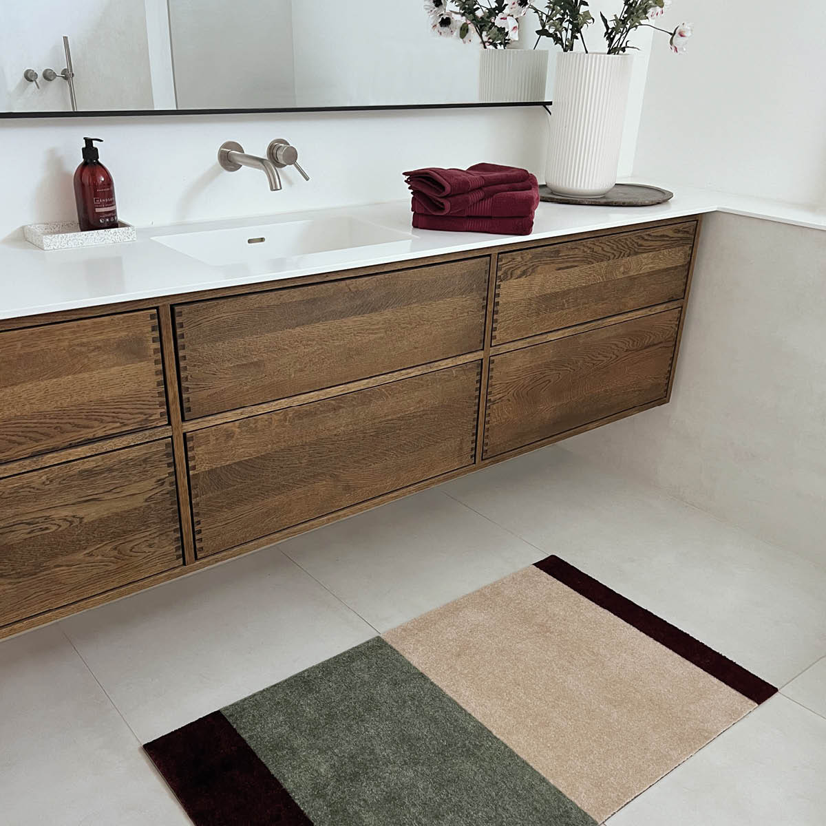 Tica Copenhagen Stripes Horizontally golvmatta 120x67 cm bordeaux/grön/ivory