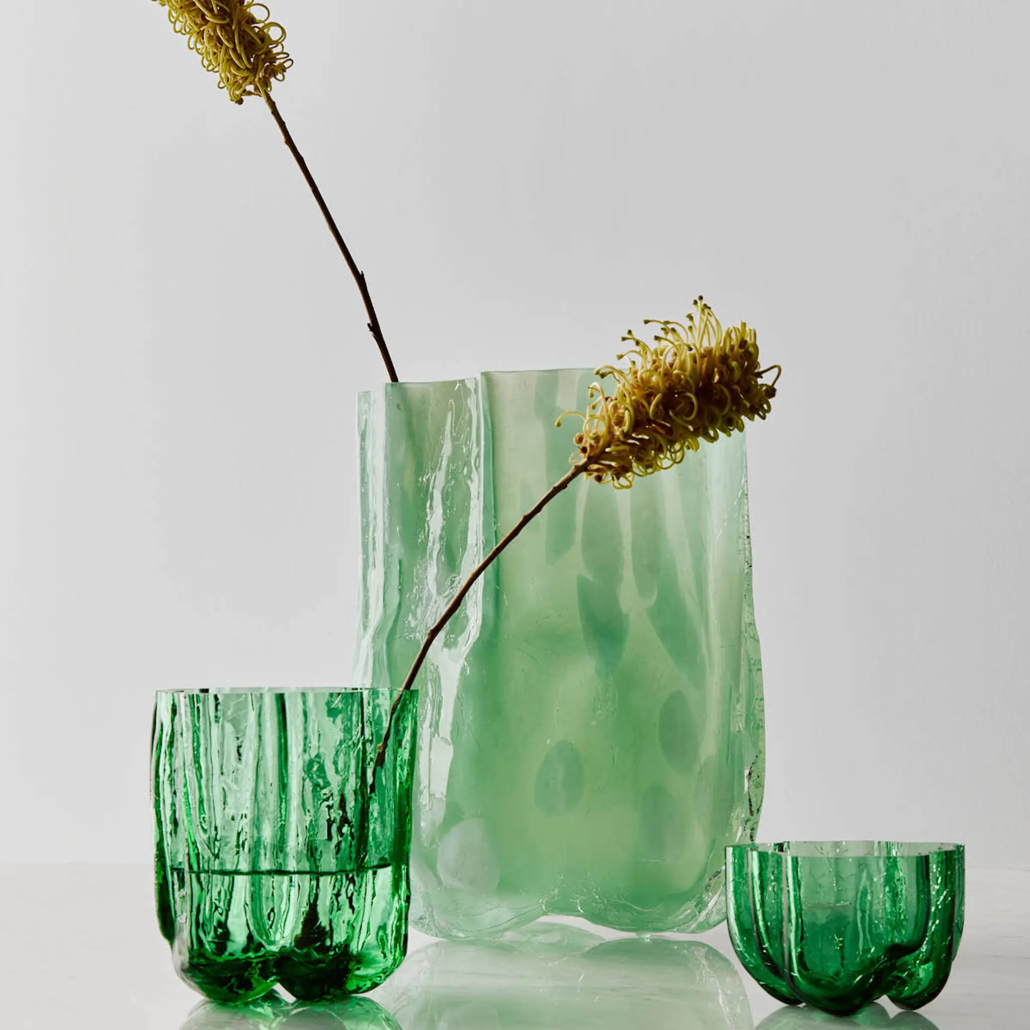 Kosta Boda Crackle ljuslykta 5,8 cm mörkgrön