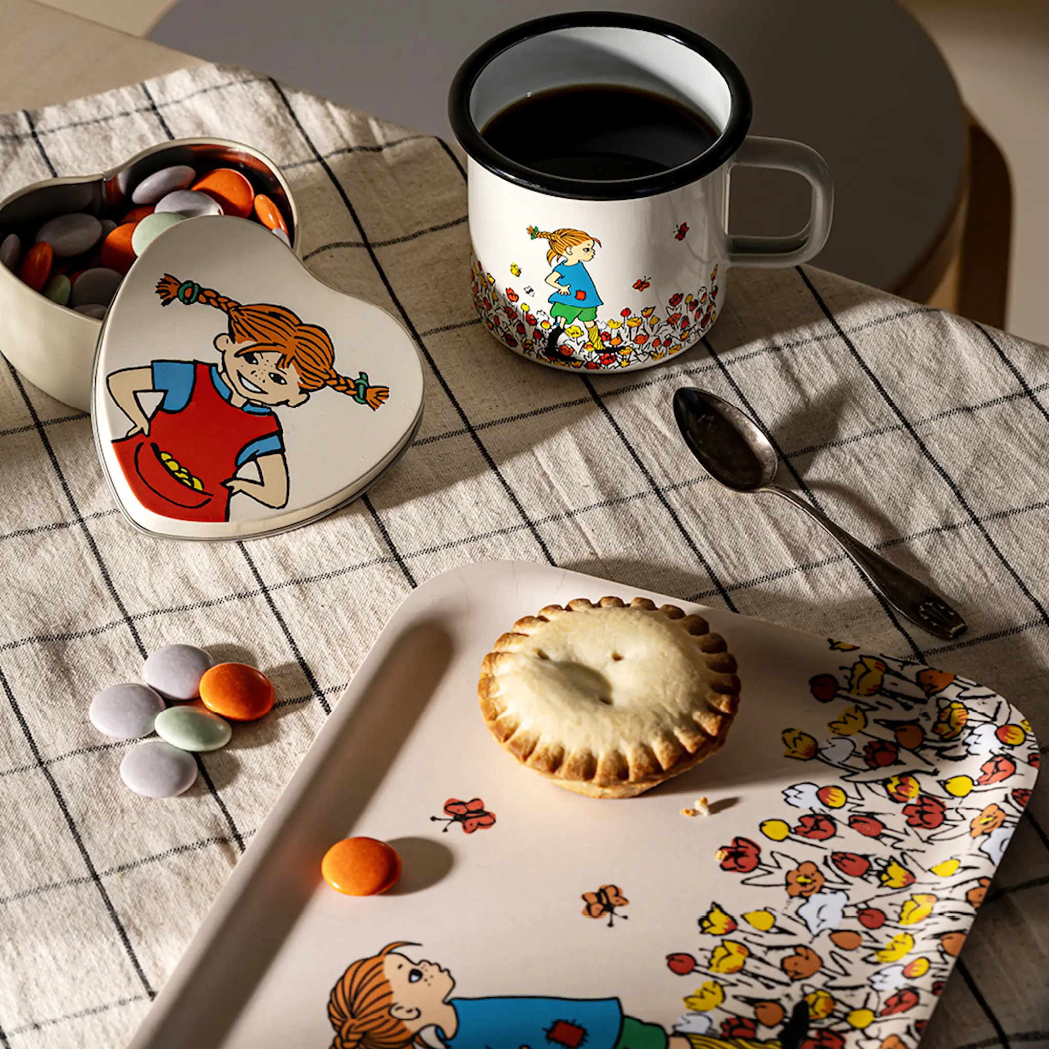 Muurla Be more Pippi emaljmugg 37 cl beige