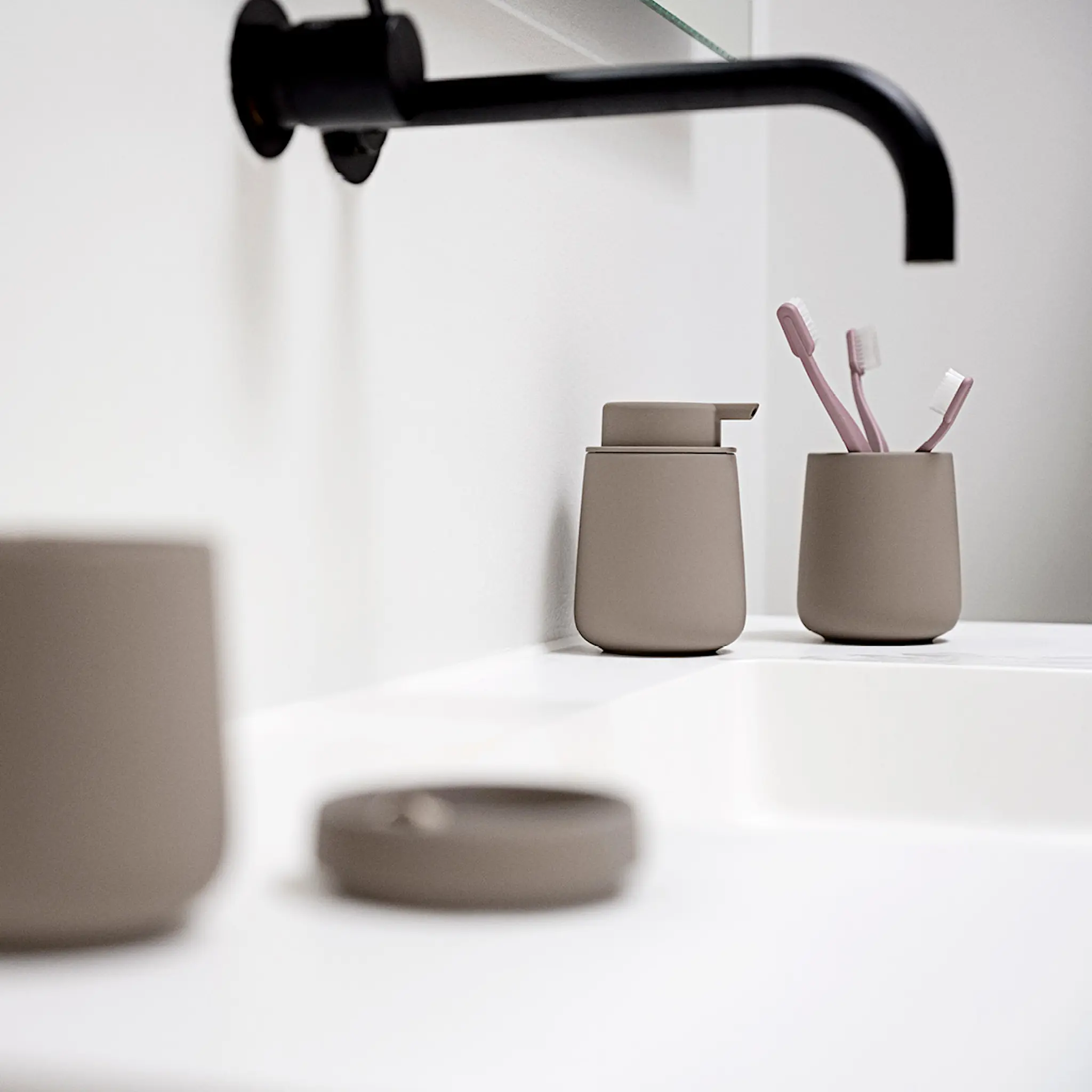 Zone Nova One tvålpump 250 ml taupe