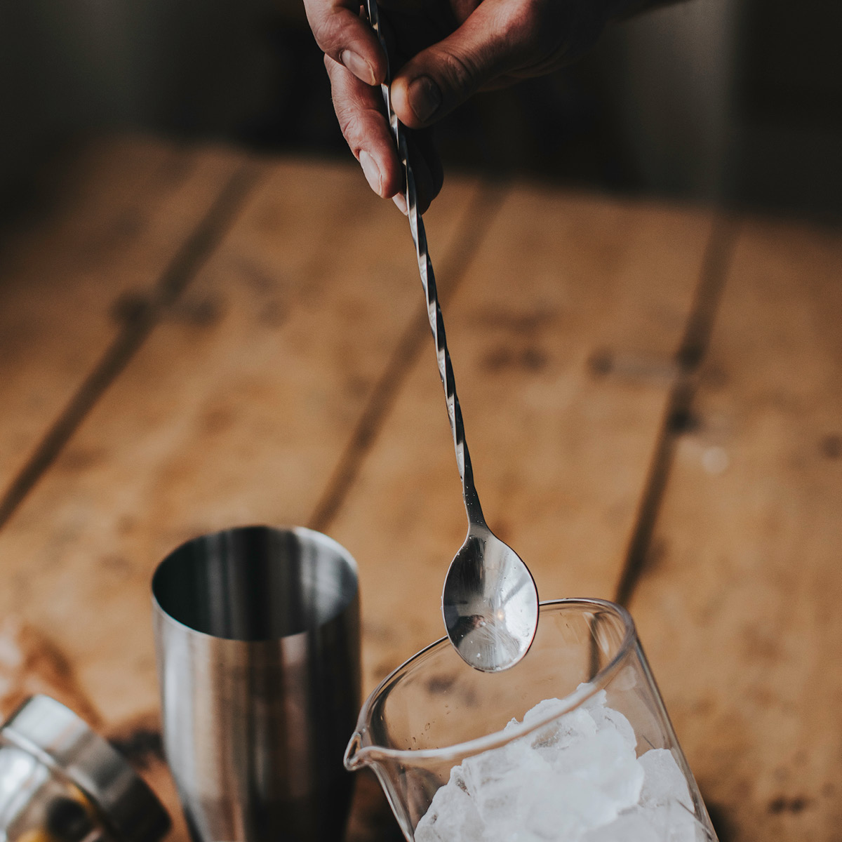 Dorre Dharma drinkskje med stempel 28 cm