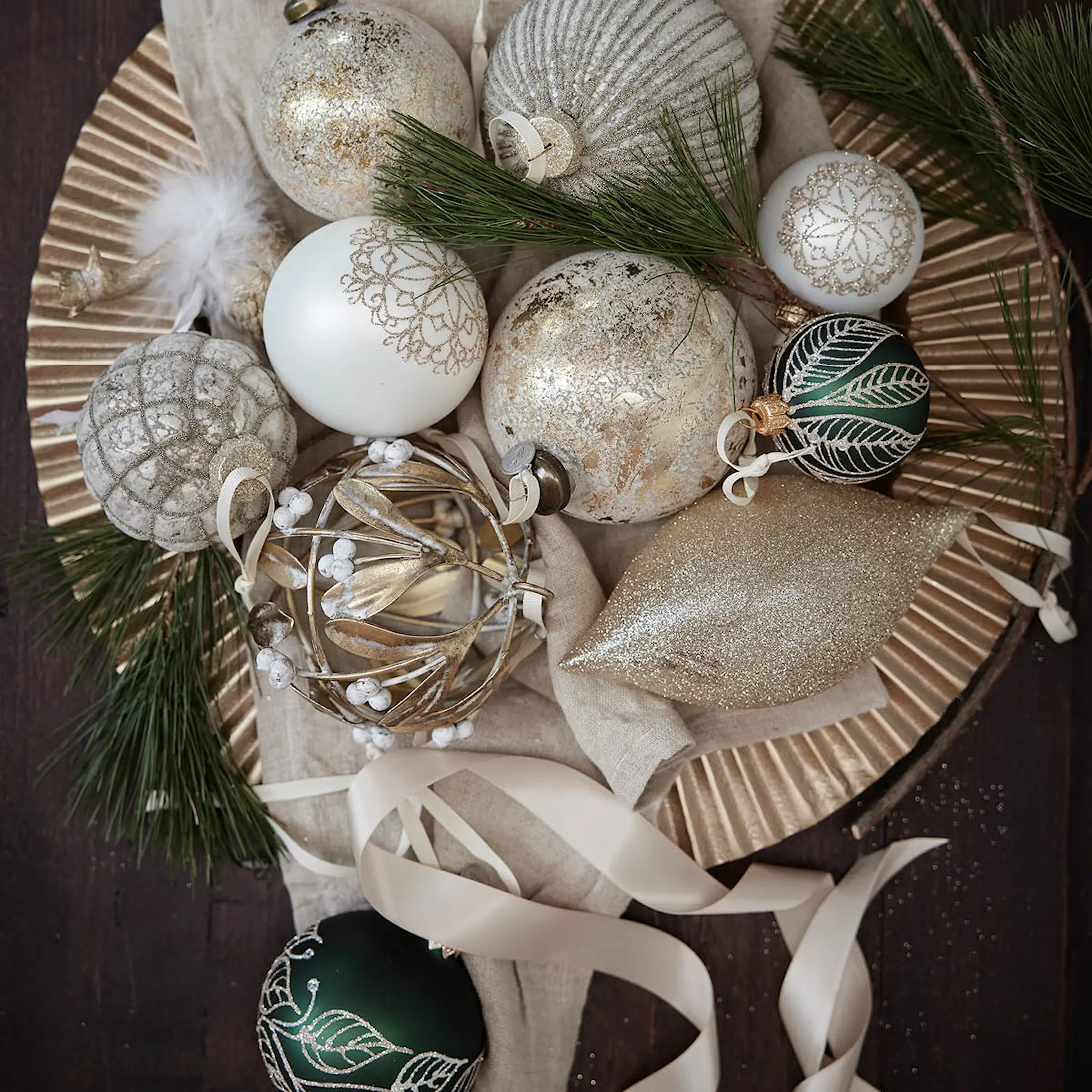 Lene Bjerre Clearena julekule 10x10 cm råhvit hover