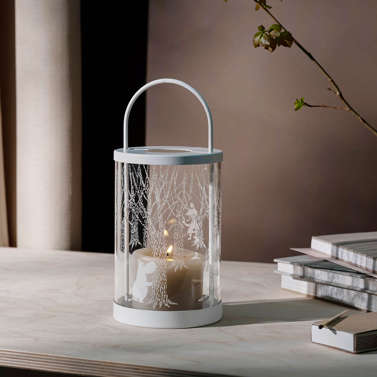 Muurla Mumin lykta glas/metall 26 cm I skogen