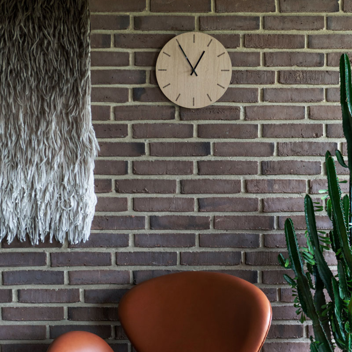 Hemverk Light Oak Seinäkello 38 cm Vaalea tammi/Musta